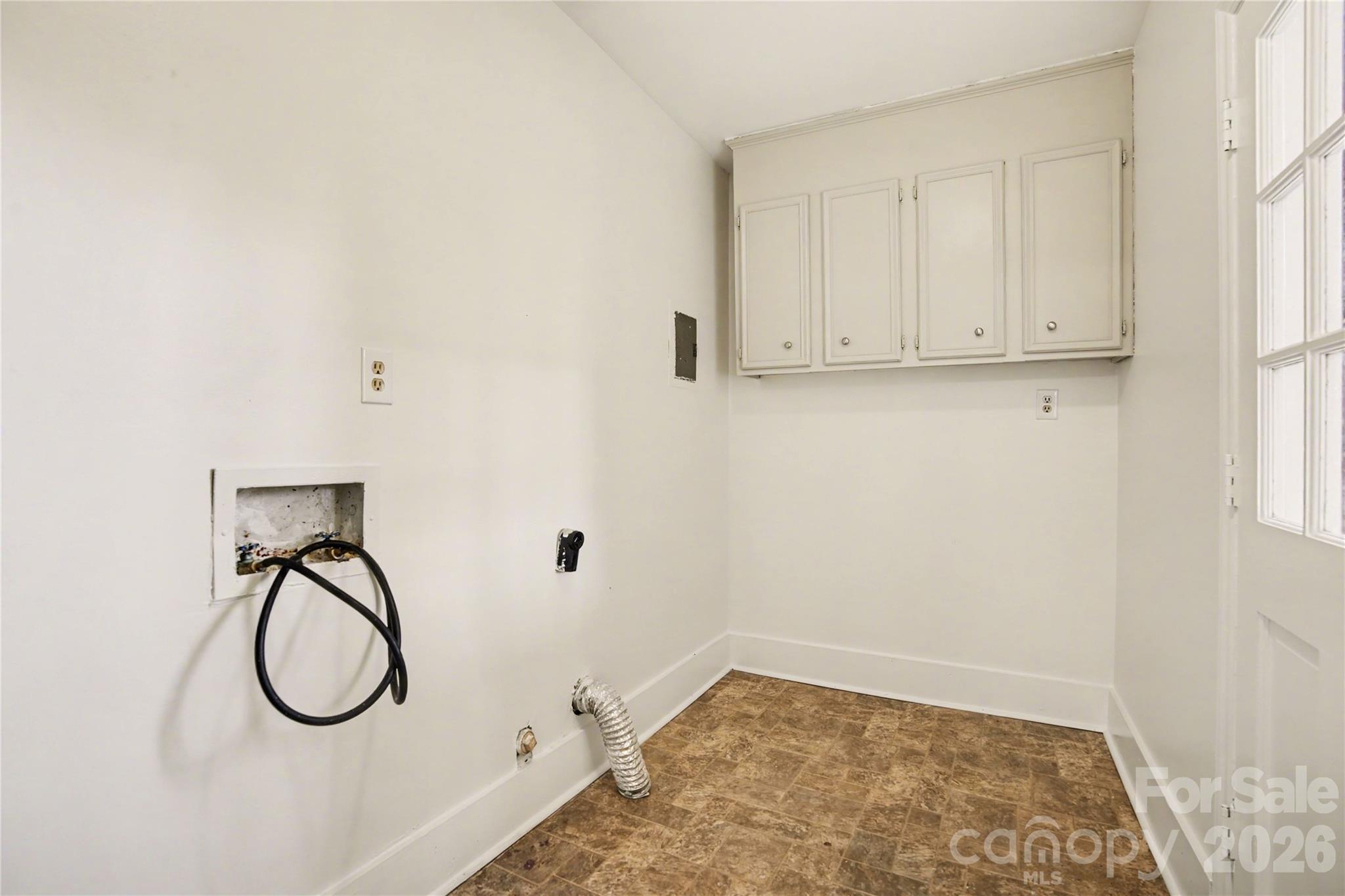 8205 Meadowind Circle — Charlotte