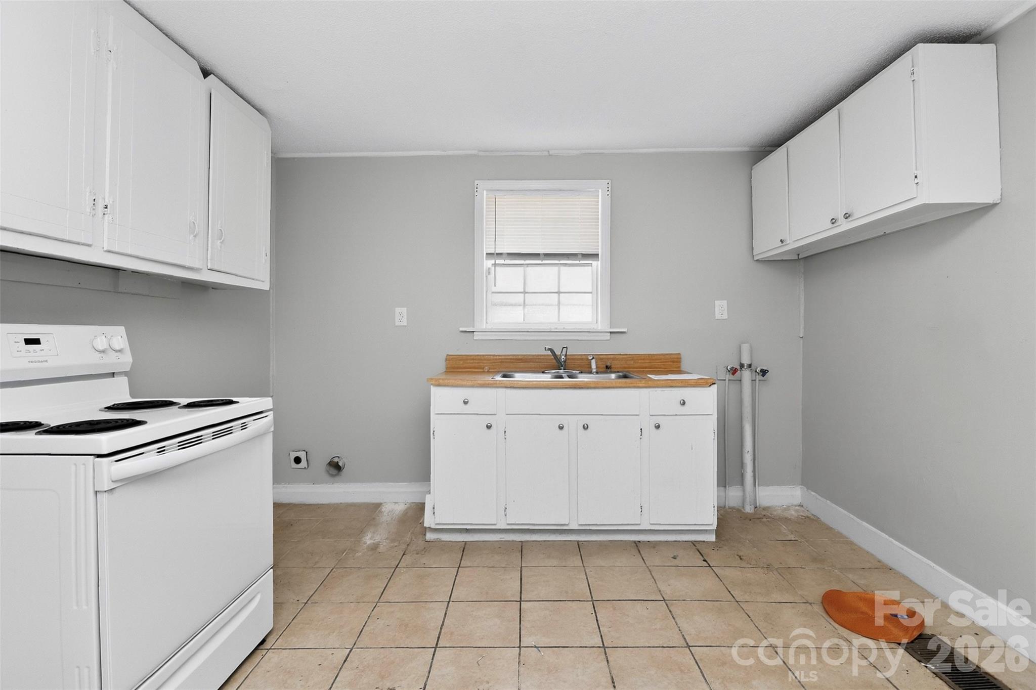 1102 W Davidson Avenue — Gastonia