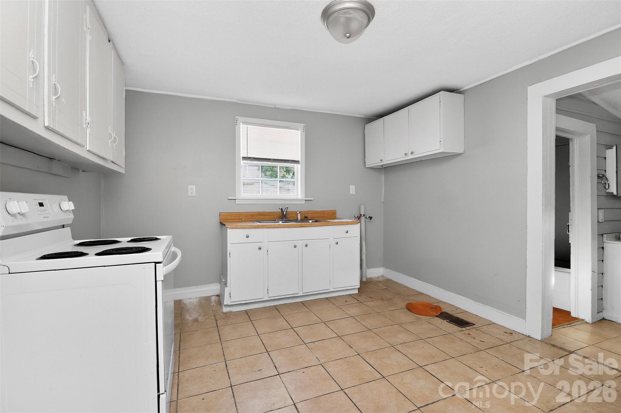 1102 W Davidson Avenue — Gastonia
