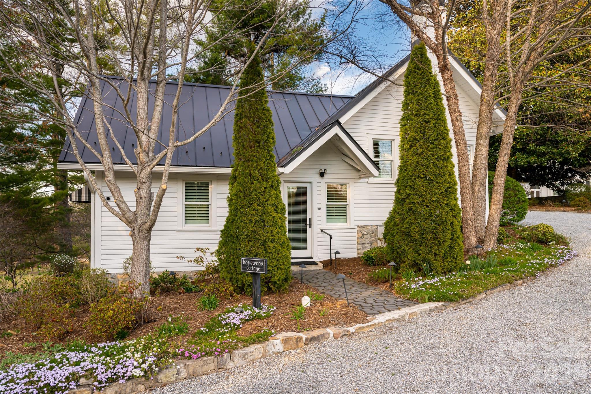 365 Sherwood Drive S — Flat Rock