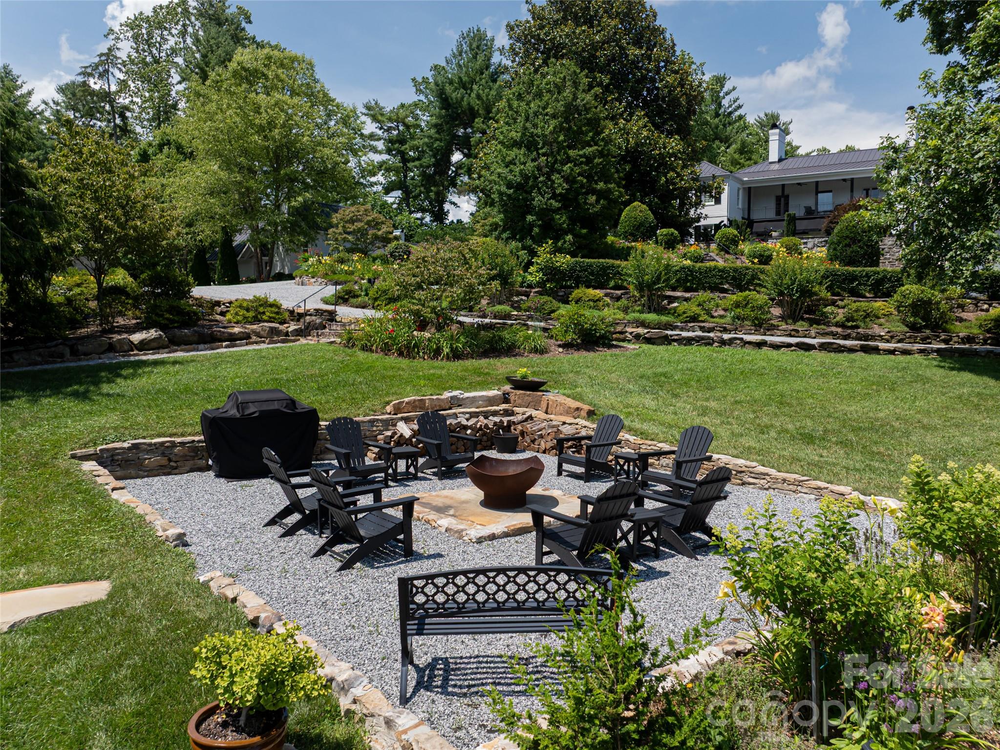 365 Sherwood Drive S — Flat Rock