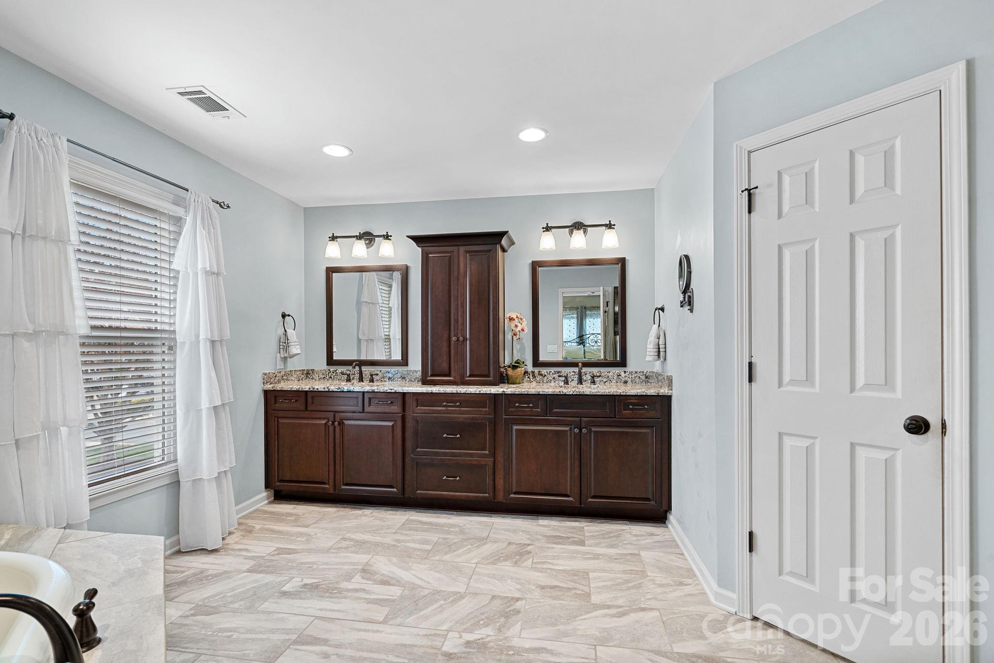 8621 Summerfield Lane — Huntersville