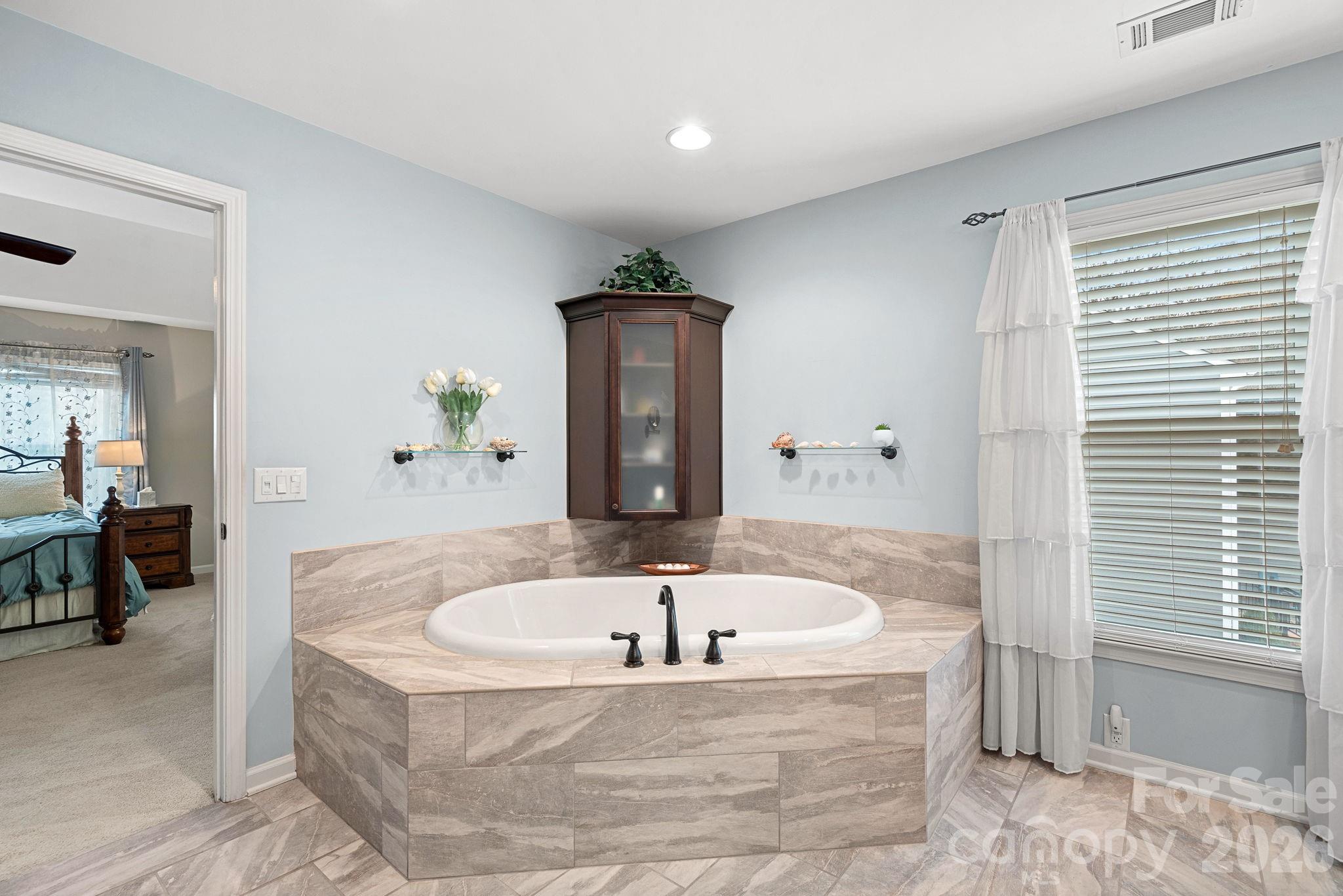 8621 Summerfield Lane — Huntersville