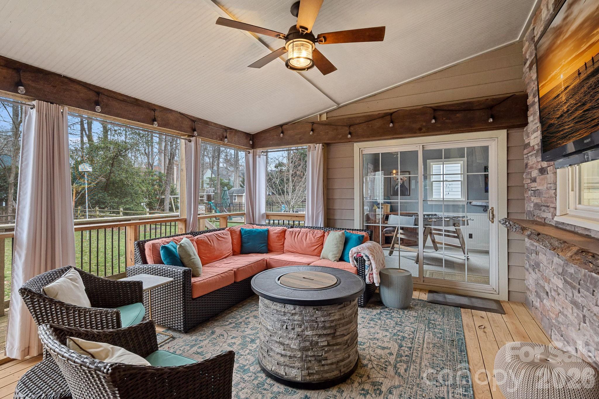 8621 Summerfield Lane — Huntersville