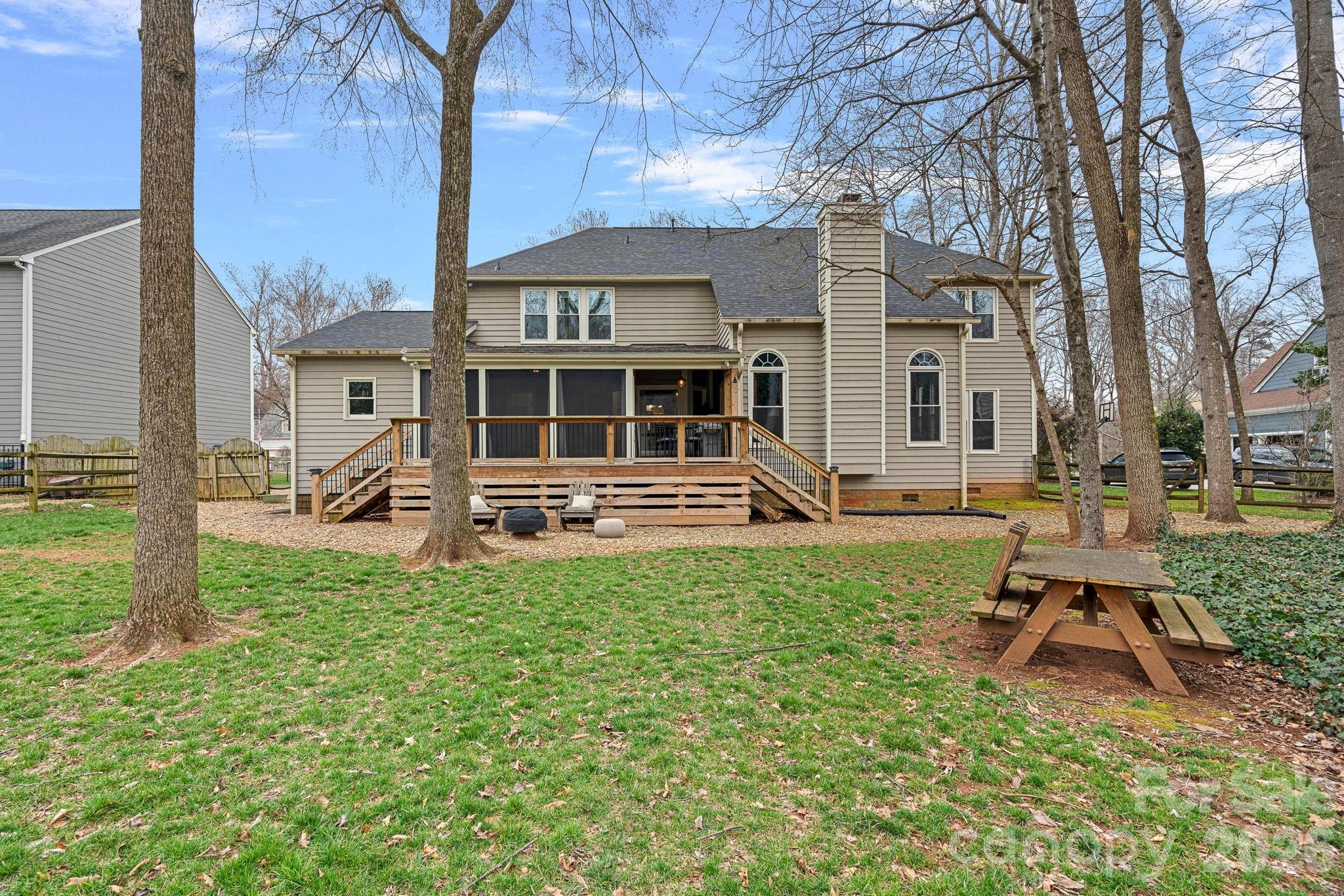 8621 Summerfield Lane — Huntersville