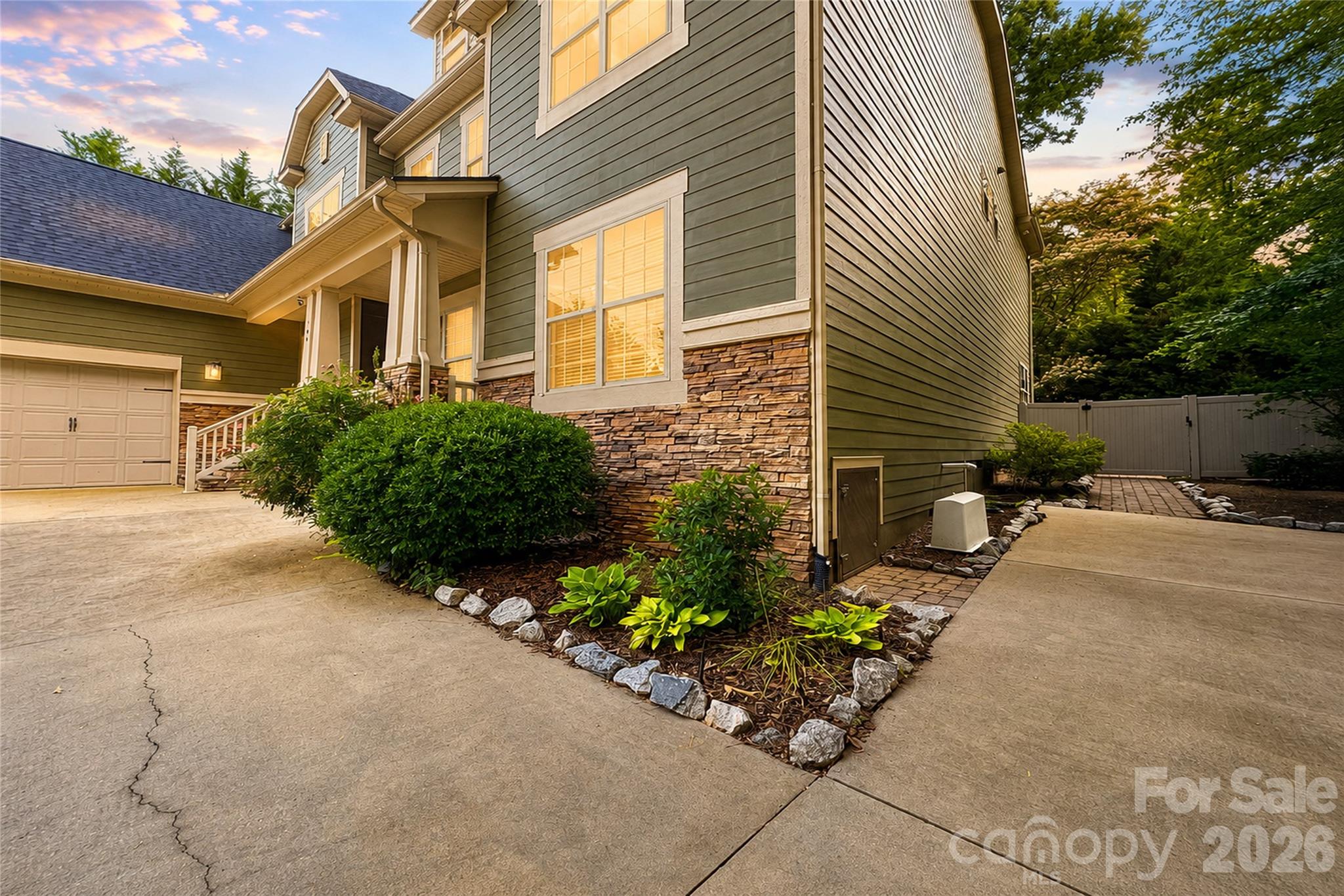 166 Wilson Lake Road — Mooresville