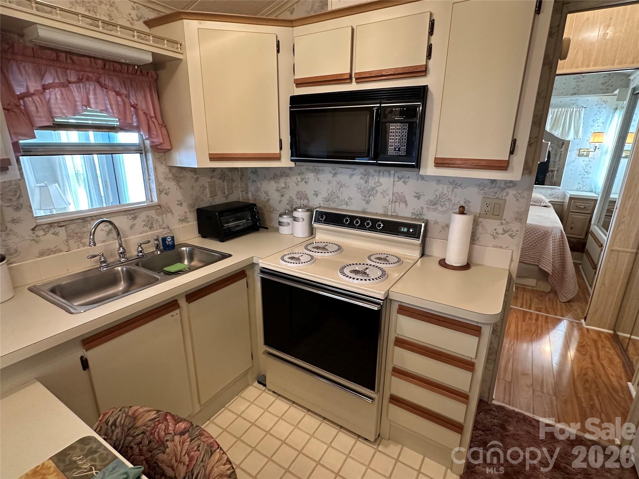 182 Marina Drive — New London