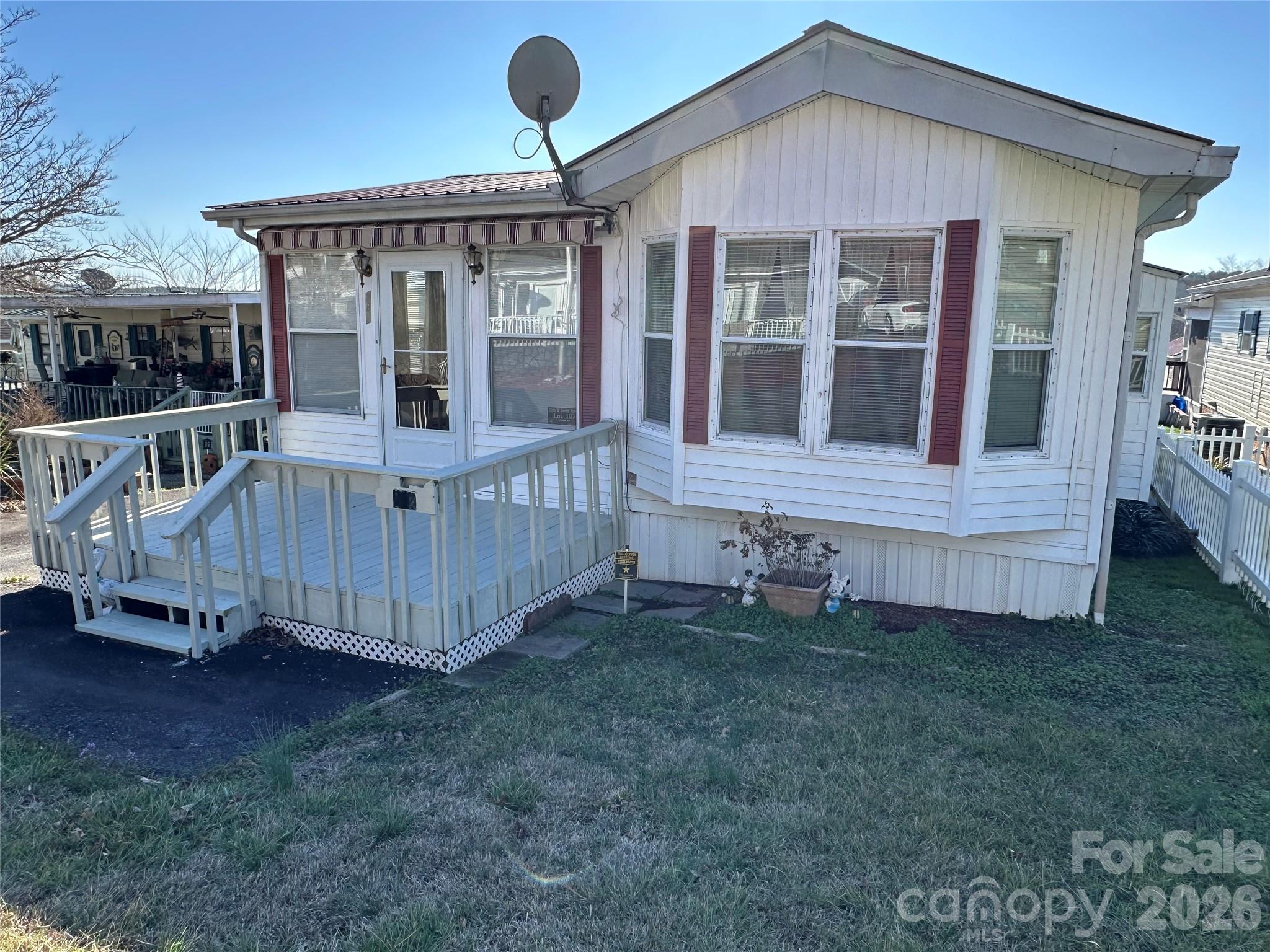 182 Marina Drive — New London