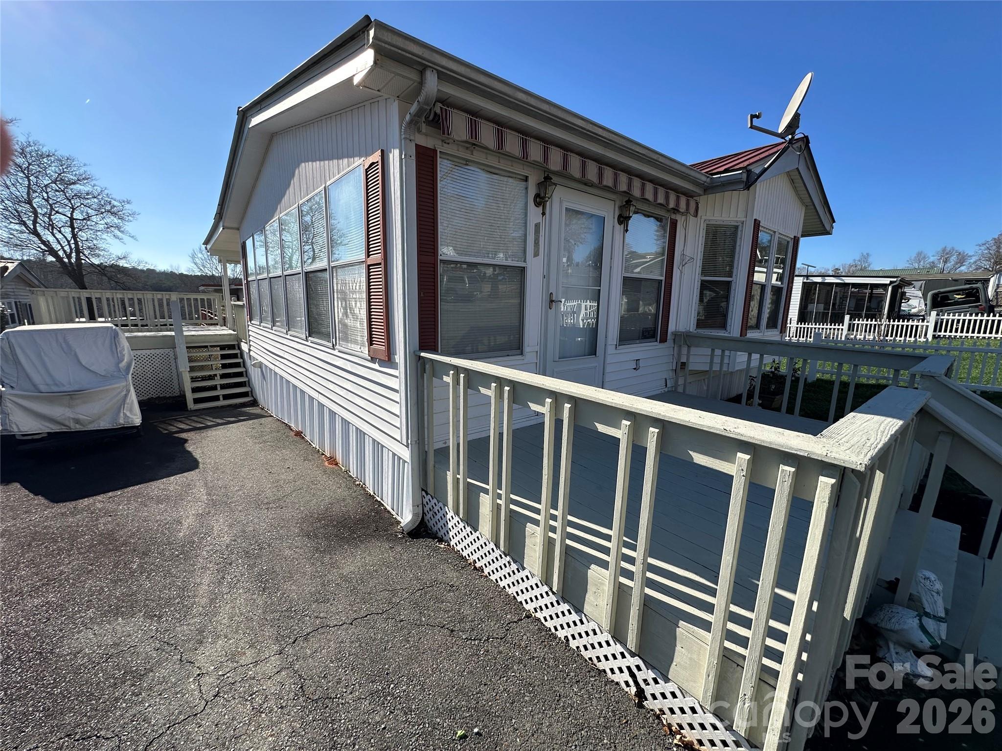 182 Marina Drive — New London