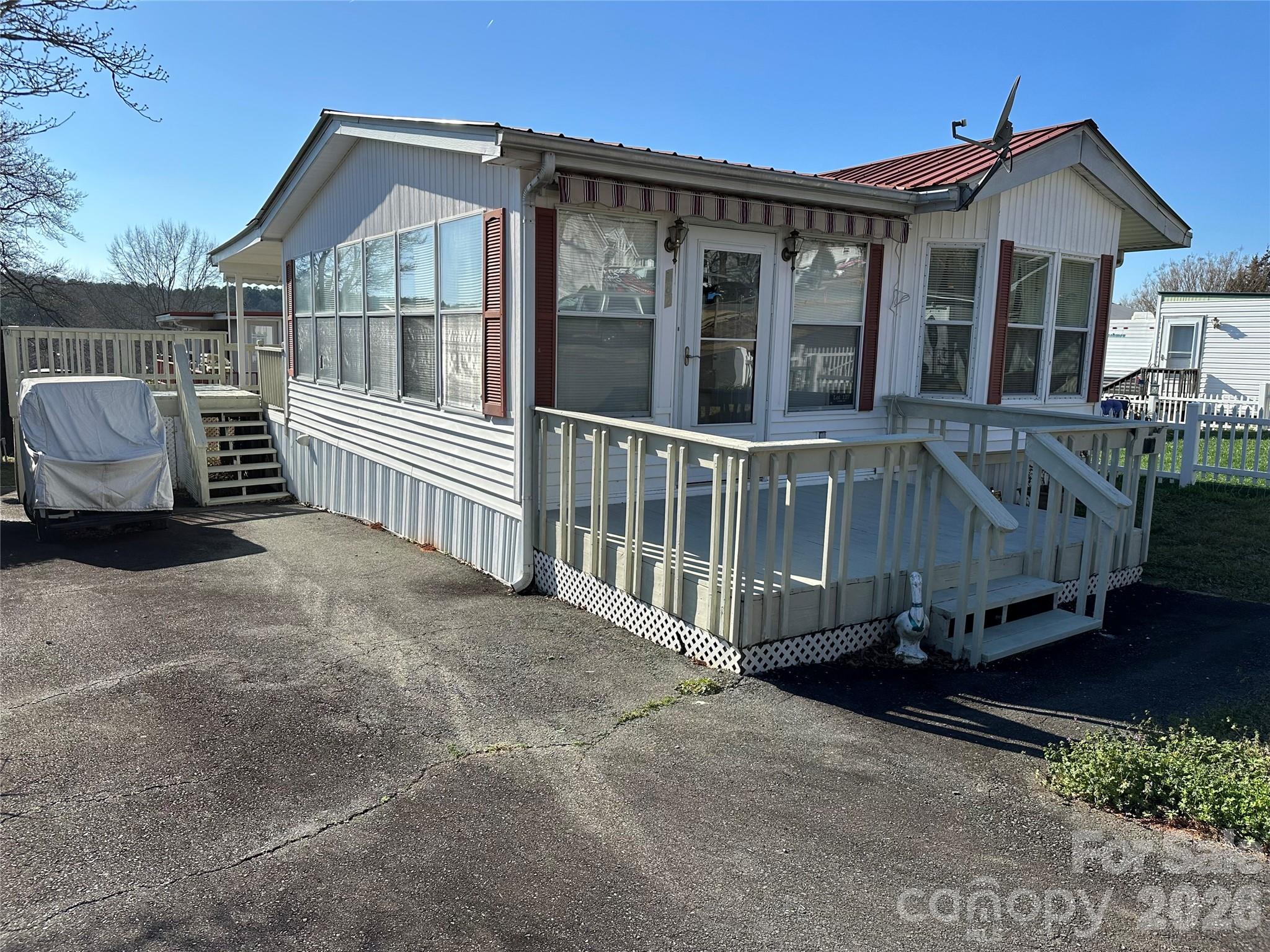 182 Marina Drive — New London