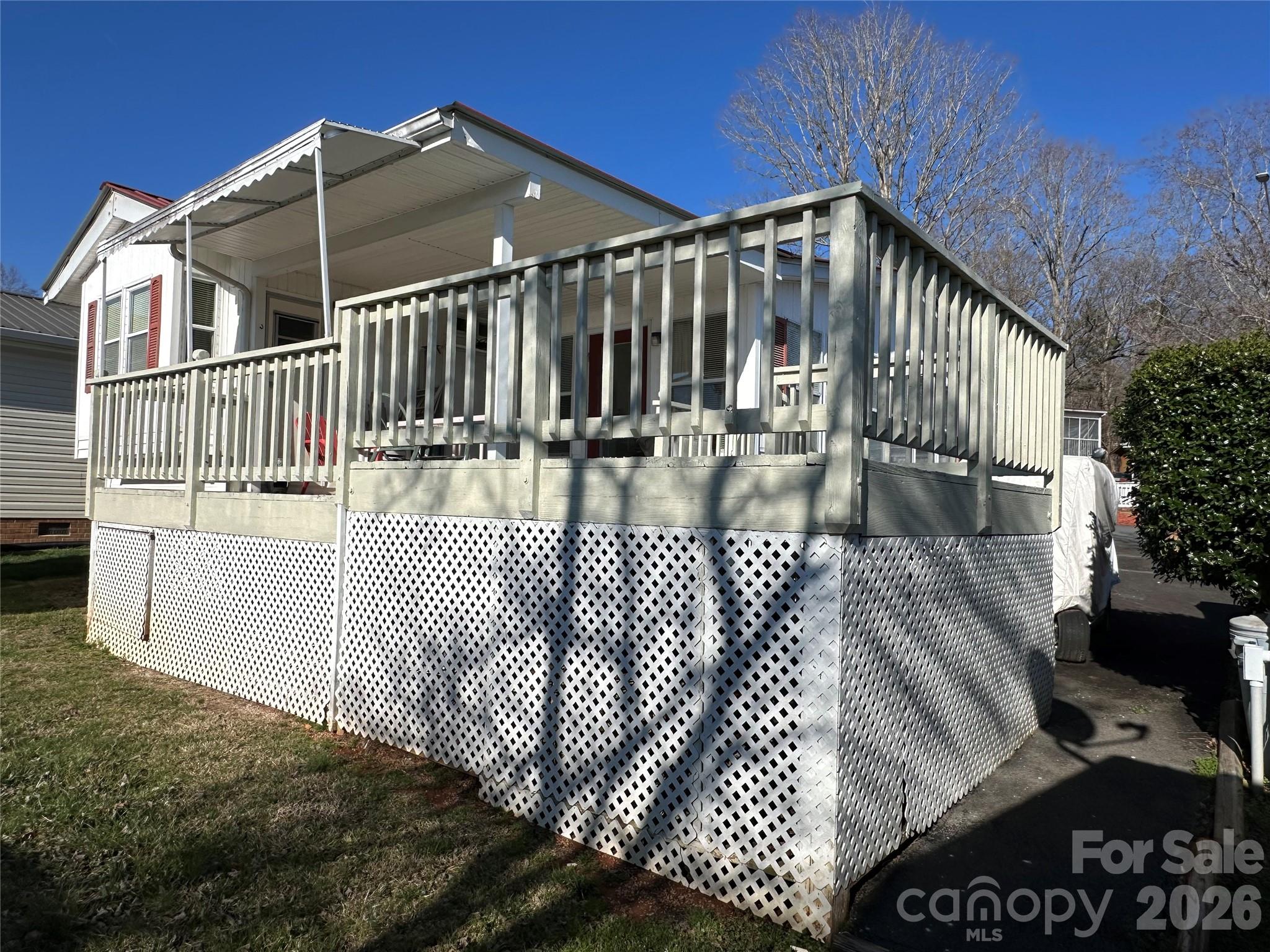 182 Marina Drive — New London