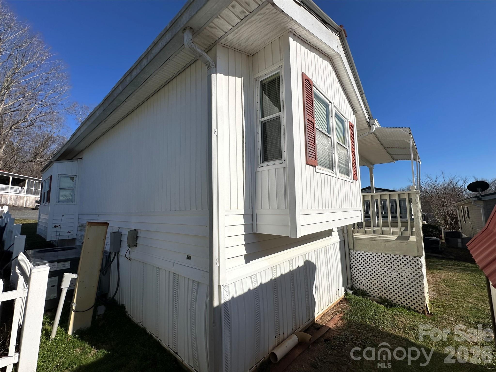 182 Marina Drive — New London