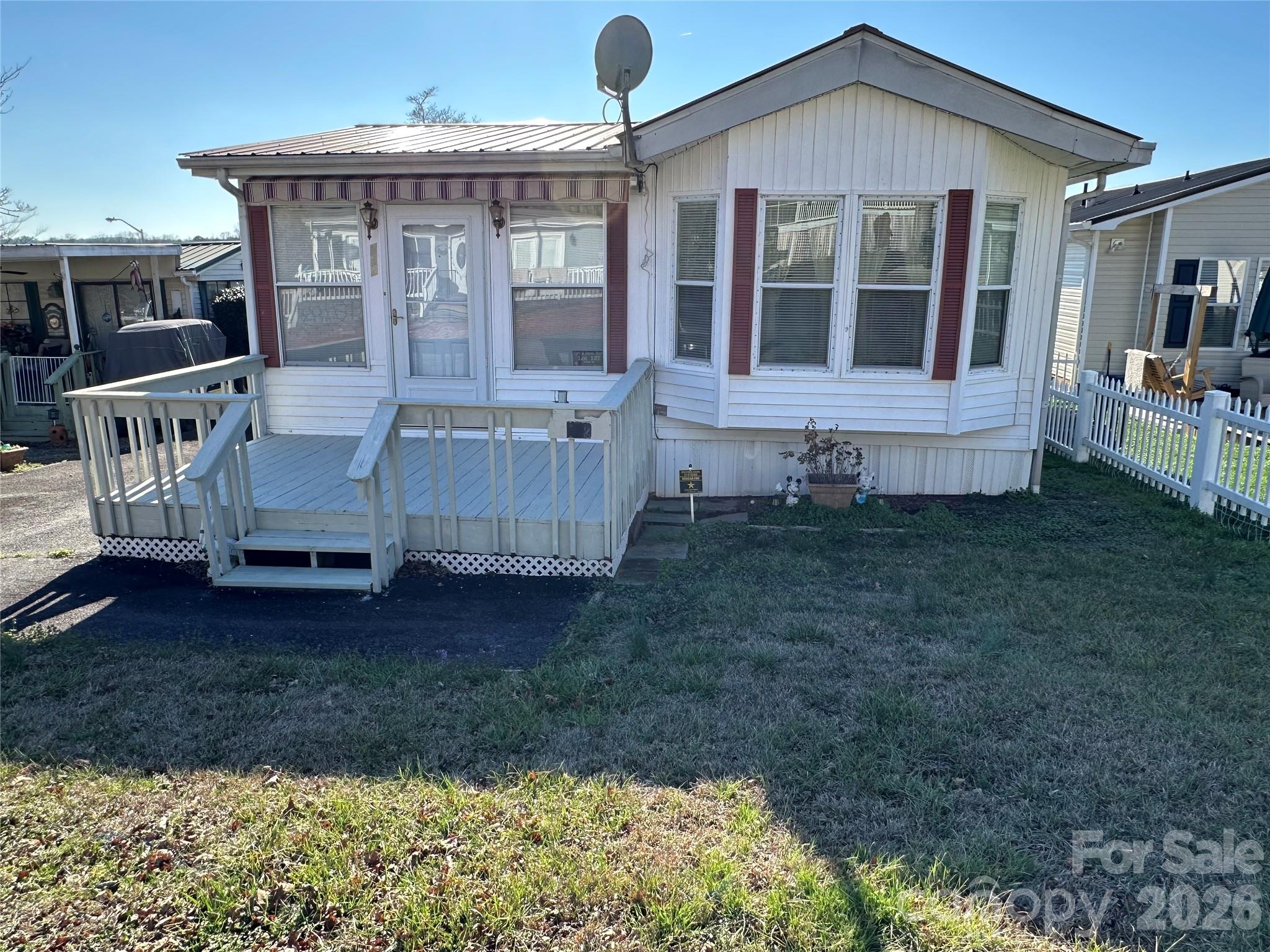182 Marina Drive — New London