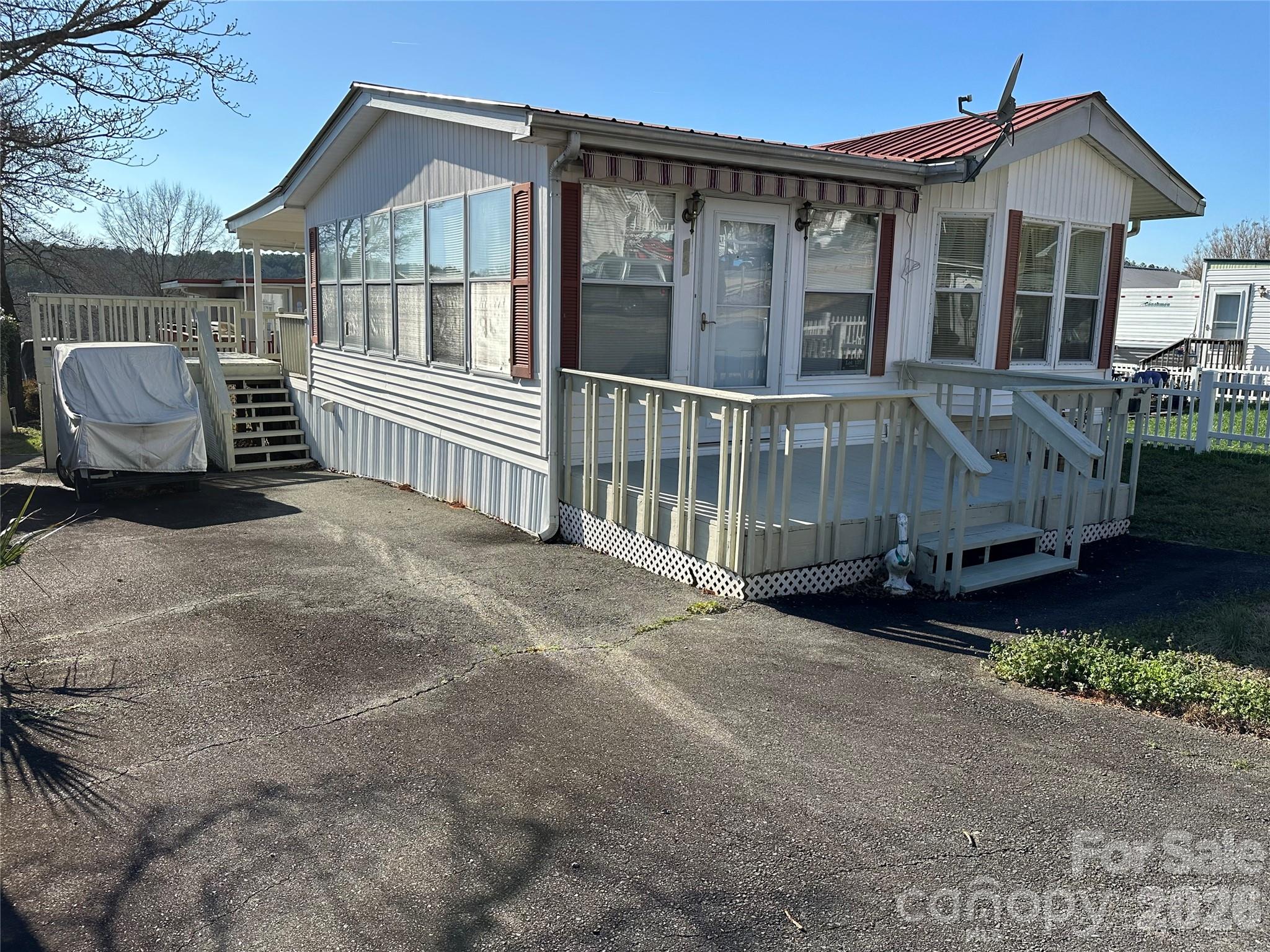 182 Marina Drive — New London