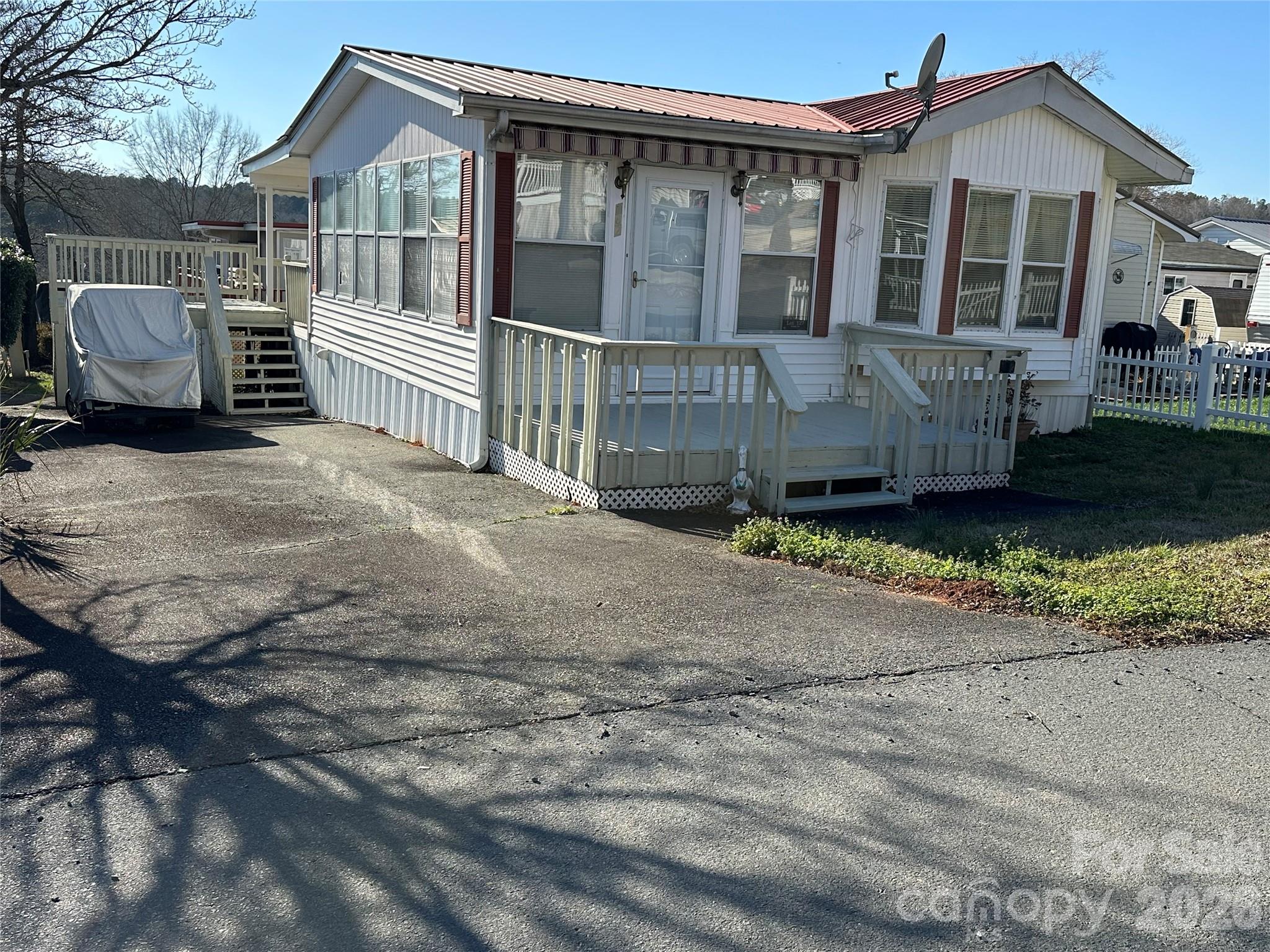 182 Marina Drive — New London