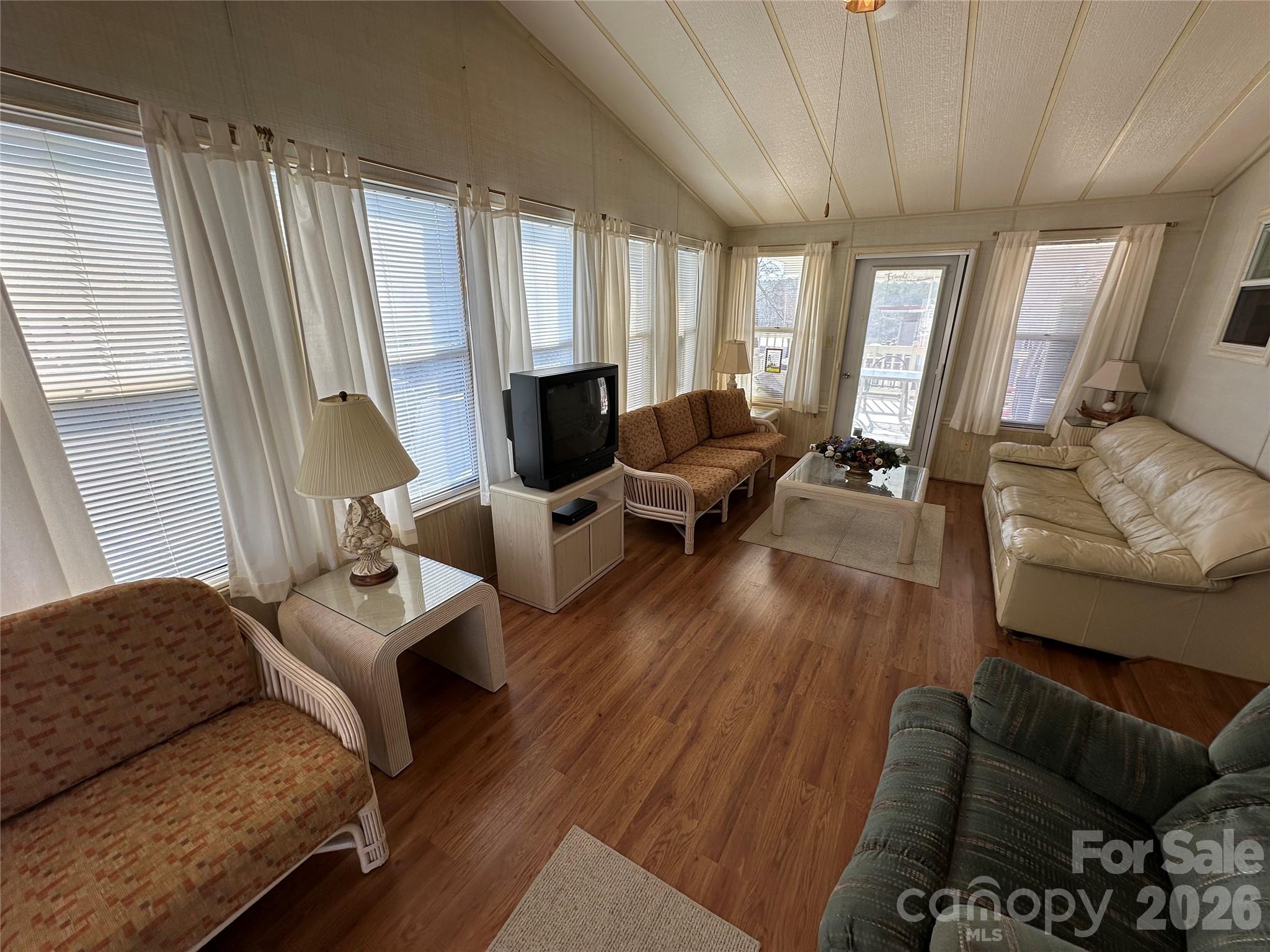 182 Marina Drive — New London