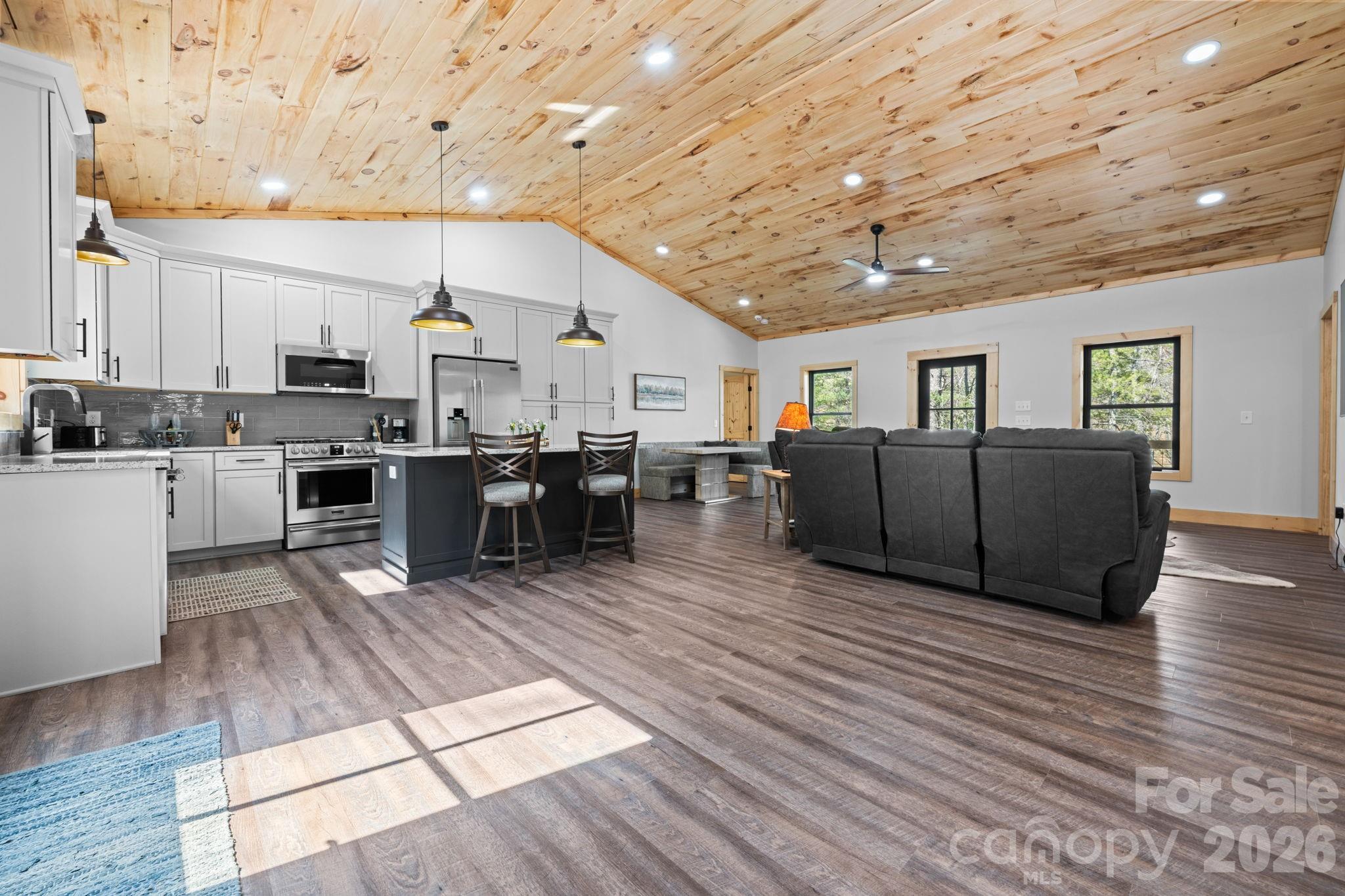 162 Shady Oak Lane — West Jefferson