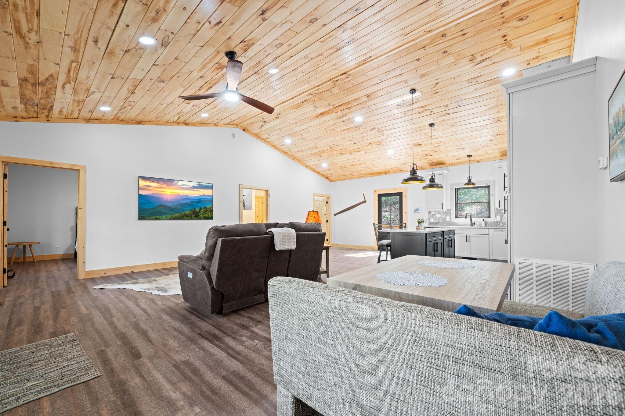 162 Shady Oak Lane — West Jefferson