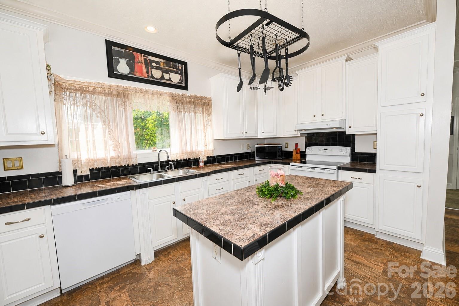 3951 Springs Road — Conover