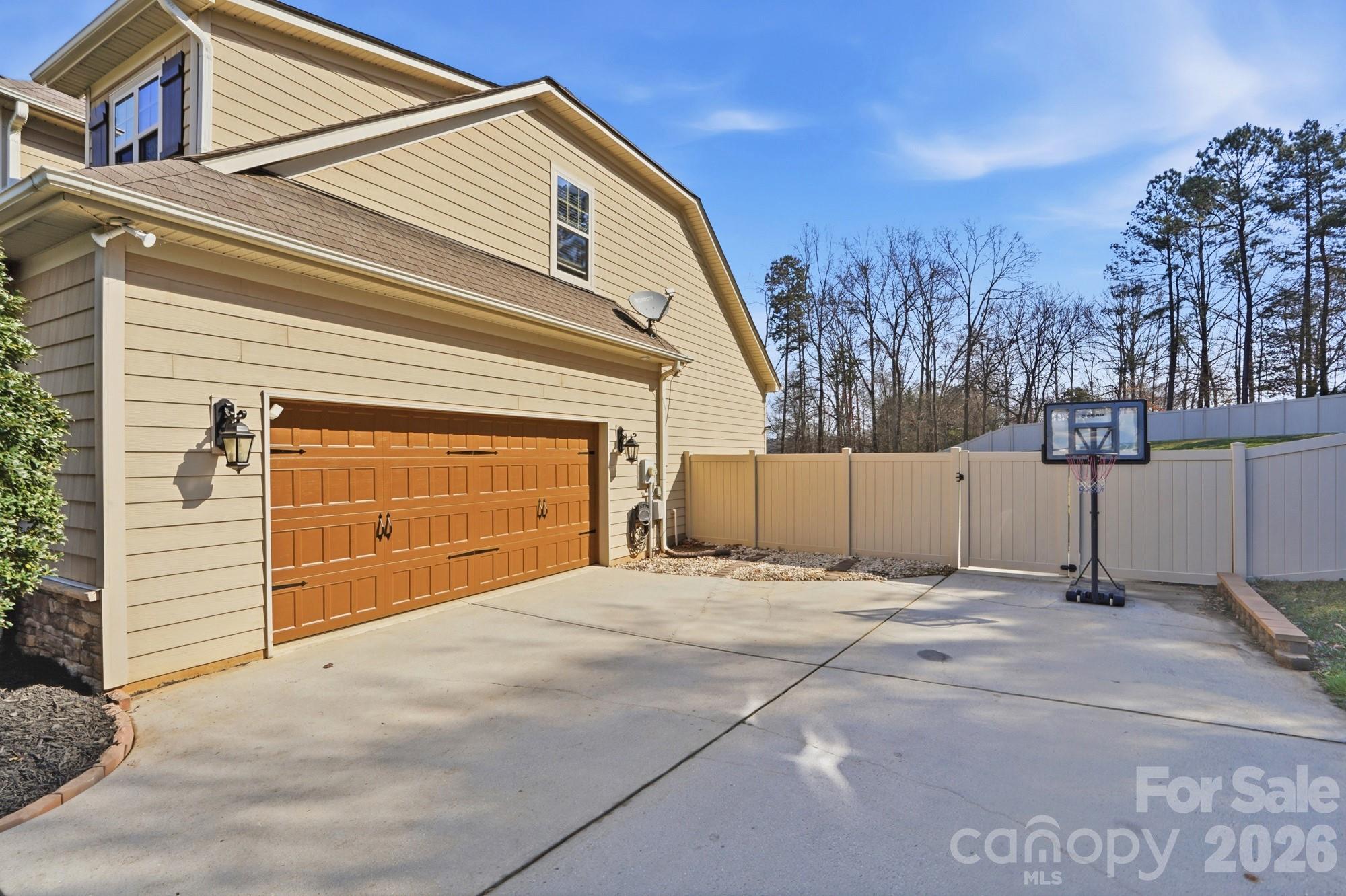 135 Lakeshore Hills Drive — Mooresville