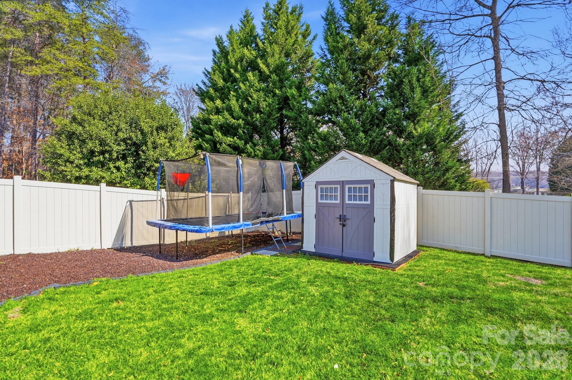135 Lakeshore Hills Drive — Mooresville