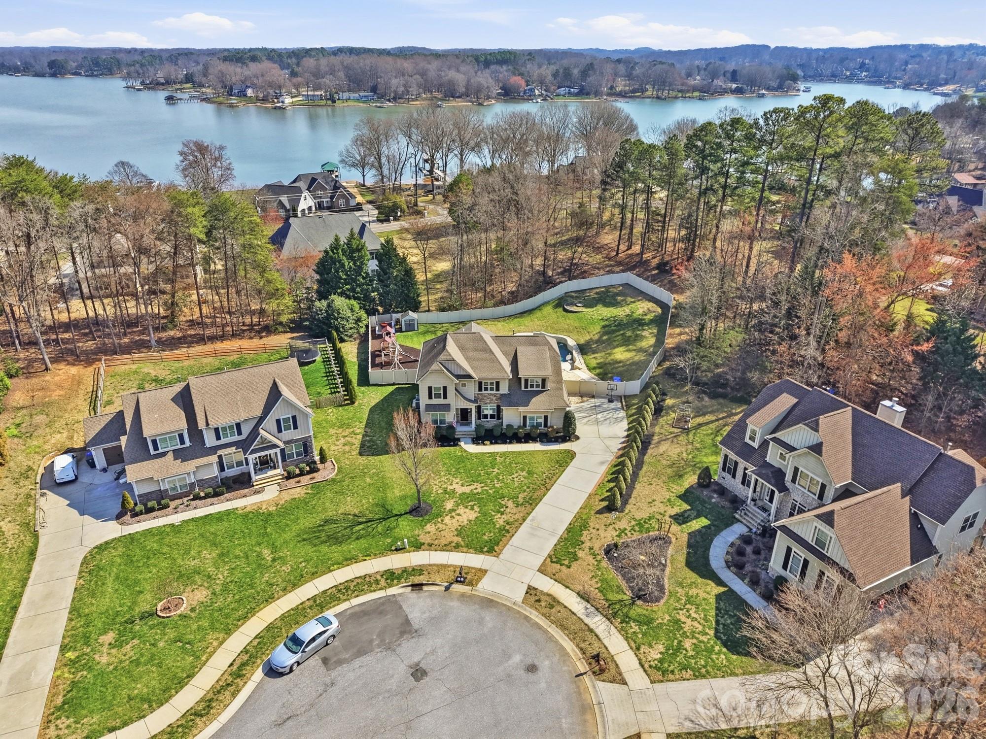 135 Lakeshore Hills Drive — Mooresville