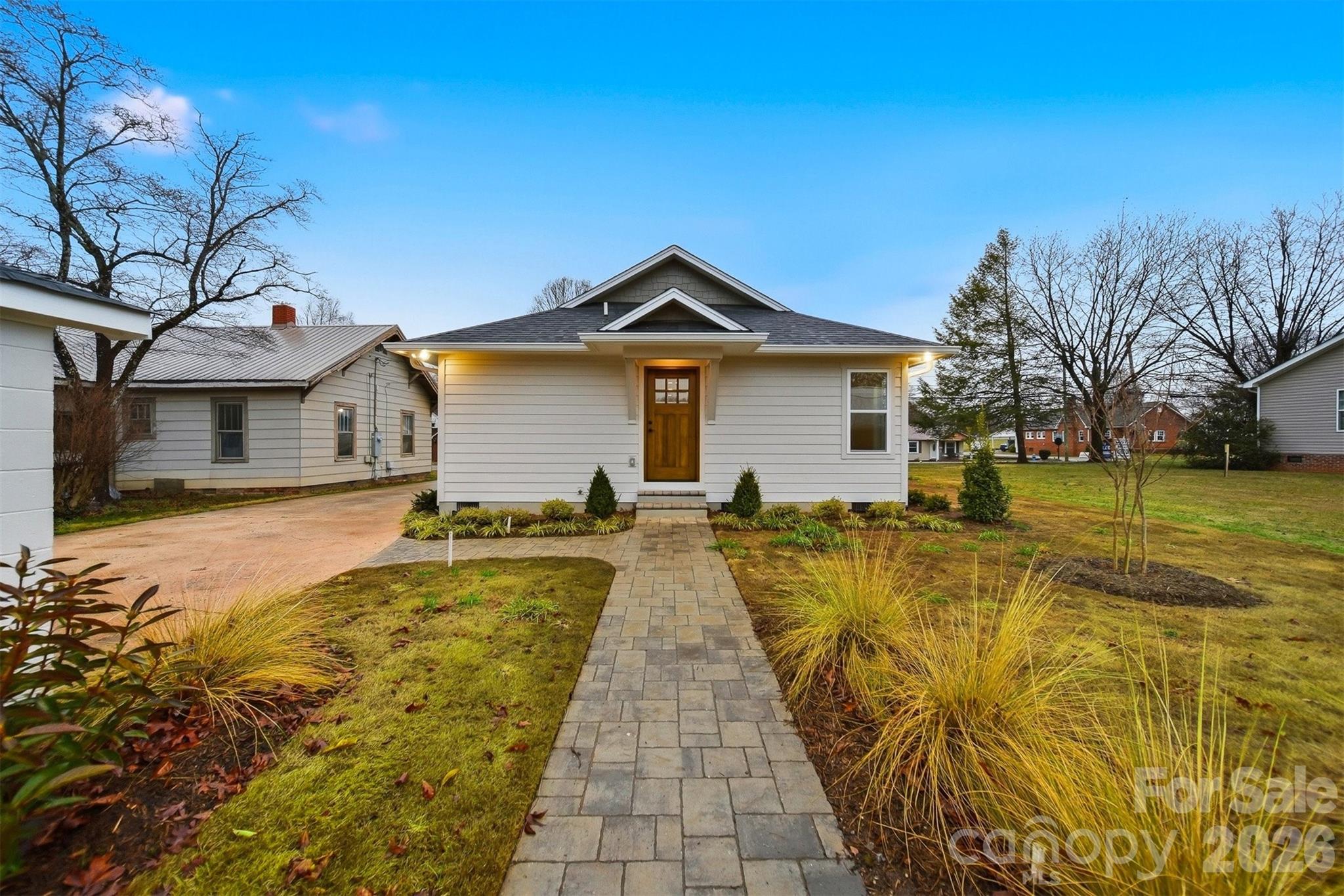 1022 E Main Street — Maiden