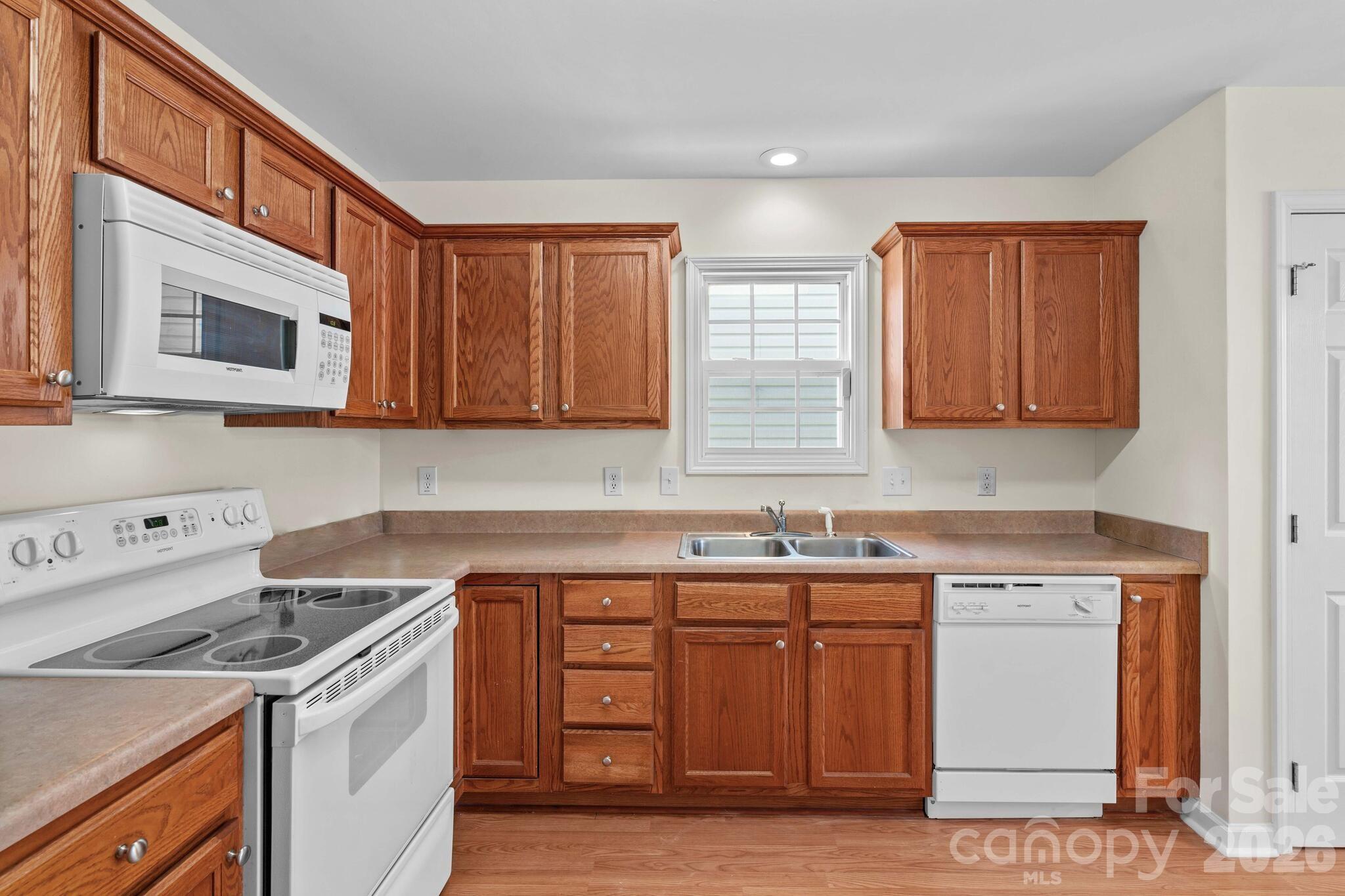 219 19th Avenue SE — Hickory