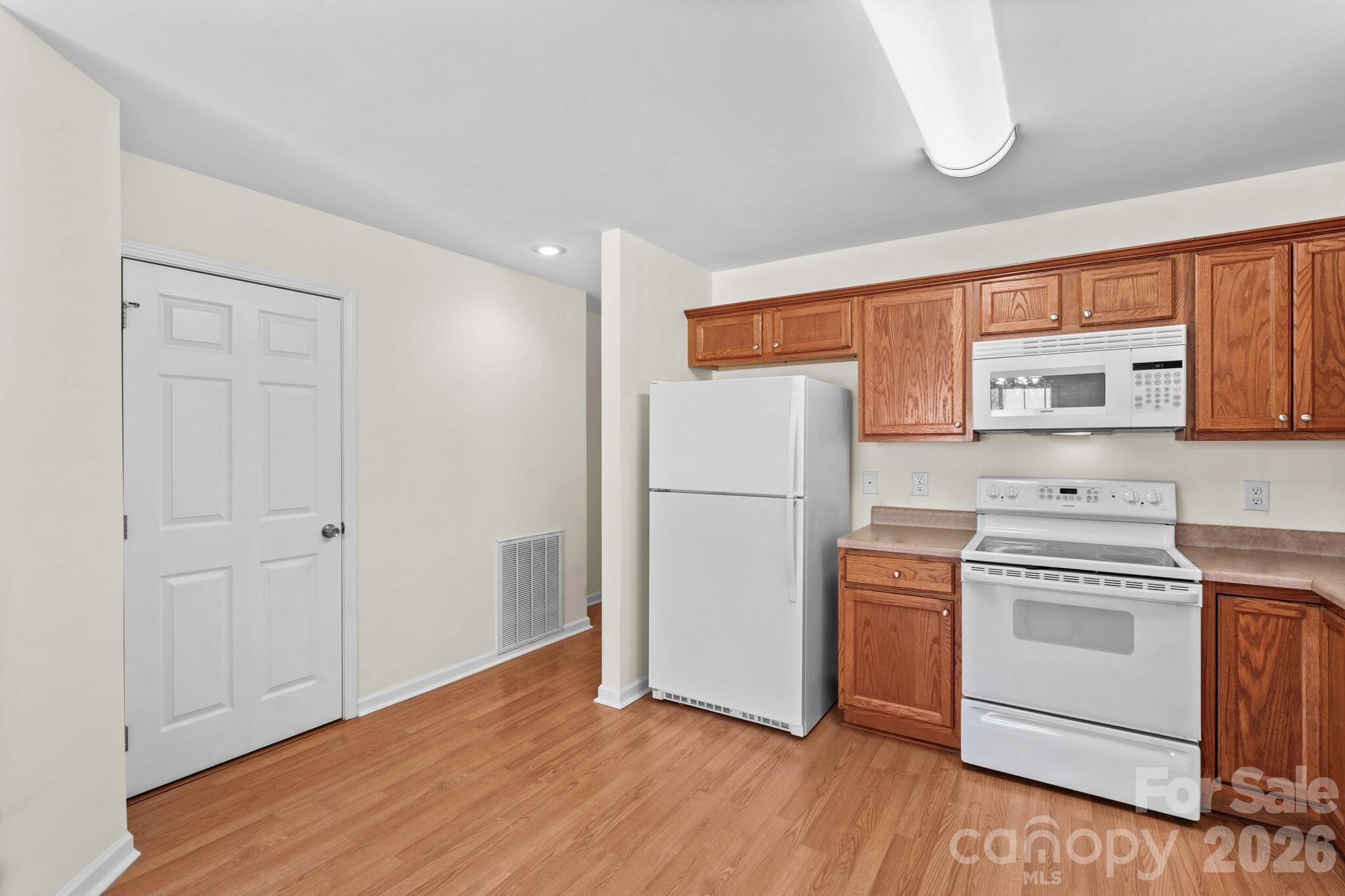 219 19th Avenue SE — Hickory