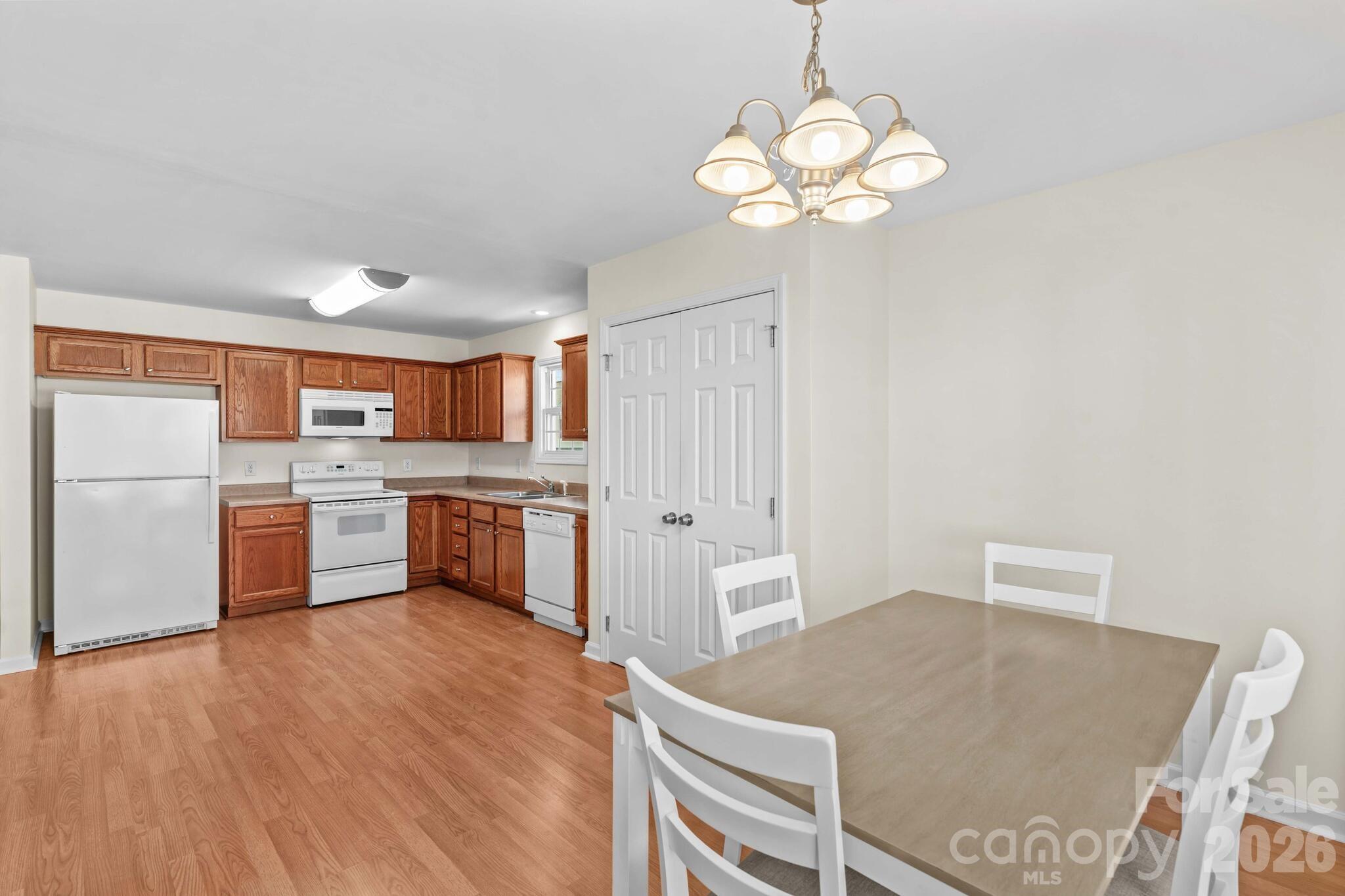 219 19th Avenue SE — Hickory