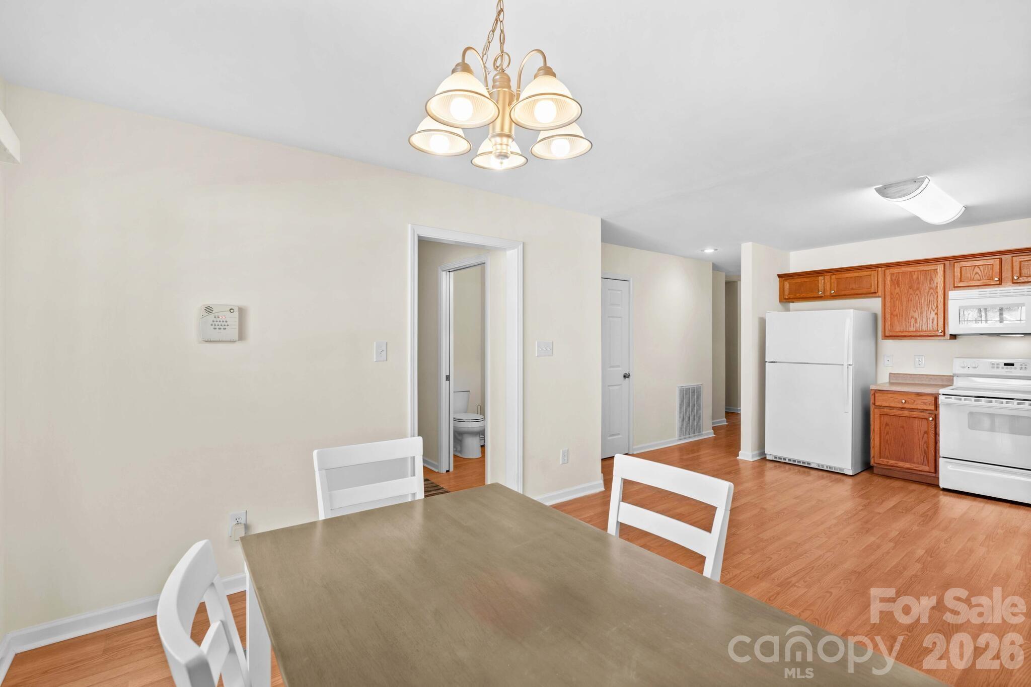 219 19th Avenue SE — Hickory