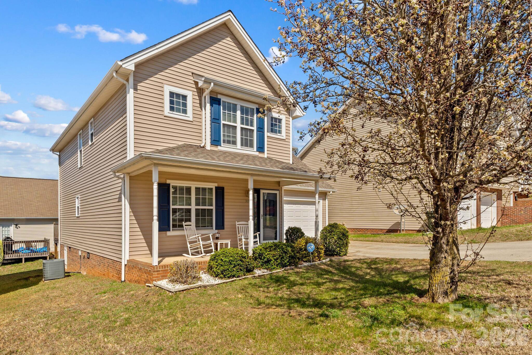 219 19th Avenue SE — Hickory