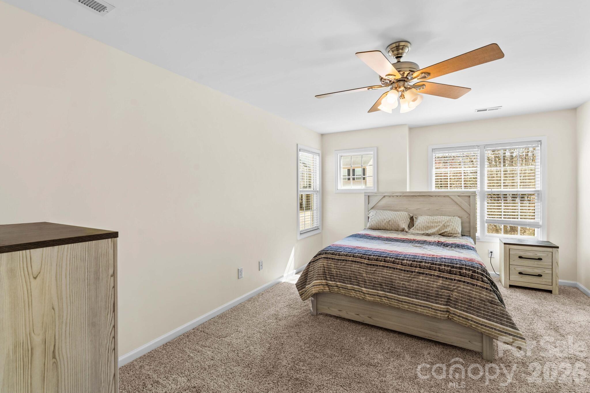 219 19th Avenue SE — Hickory