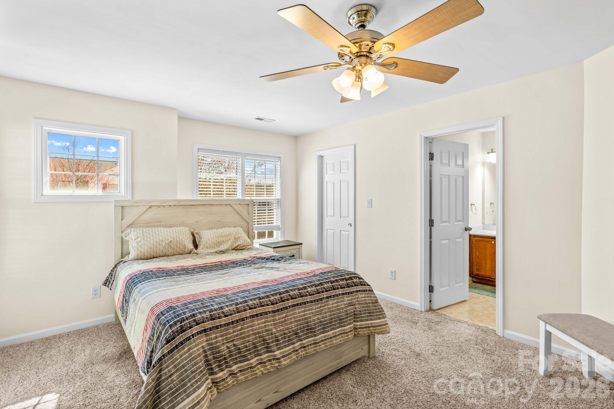 219 19th Avenue SE — Hickory