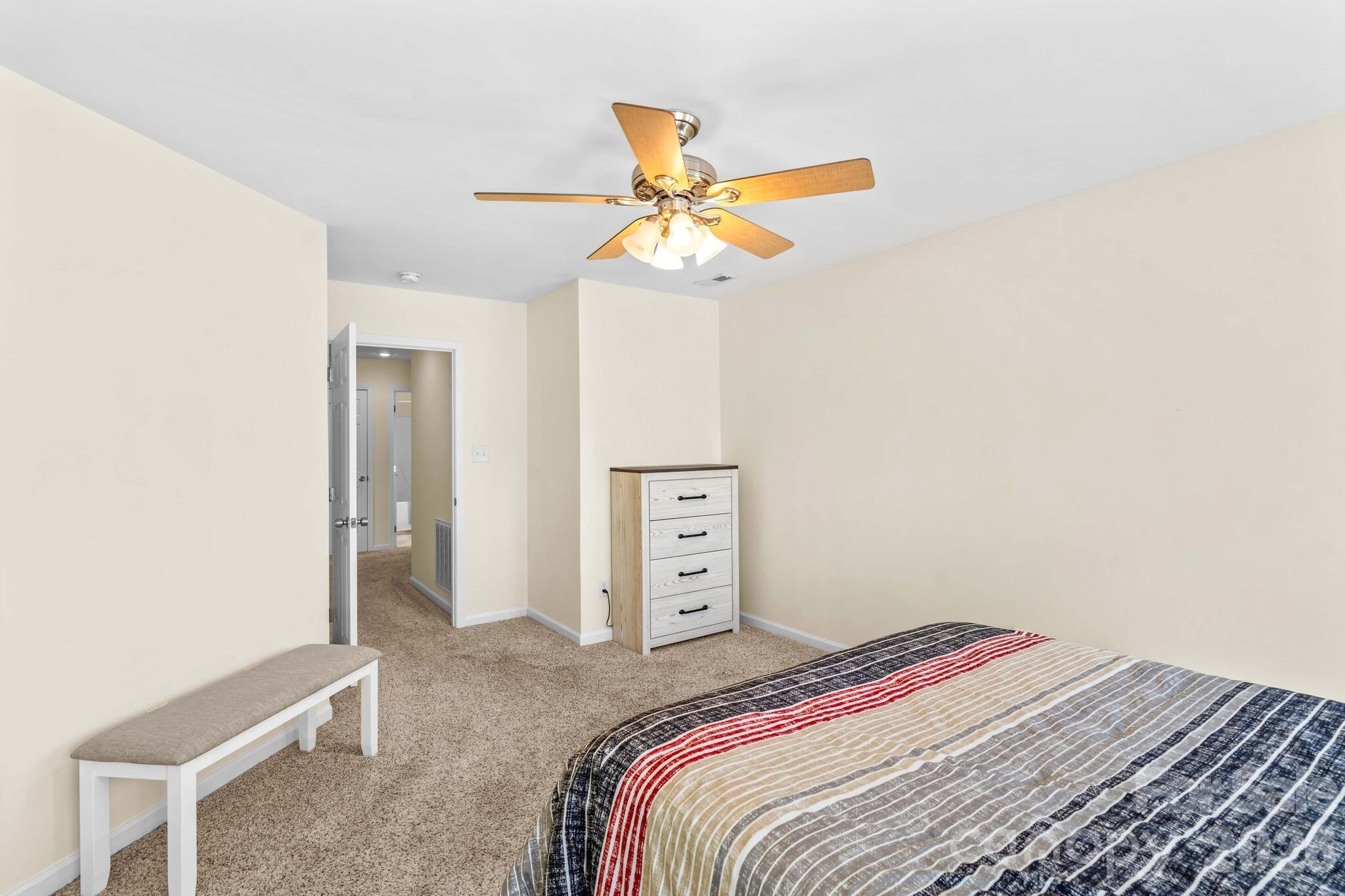 219 19th Avenue SE — Hickory