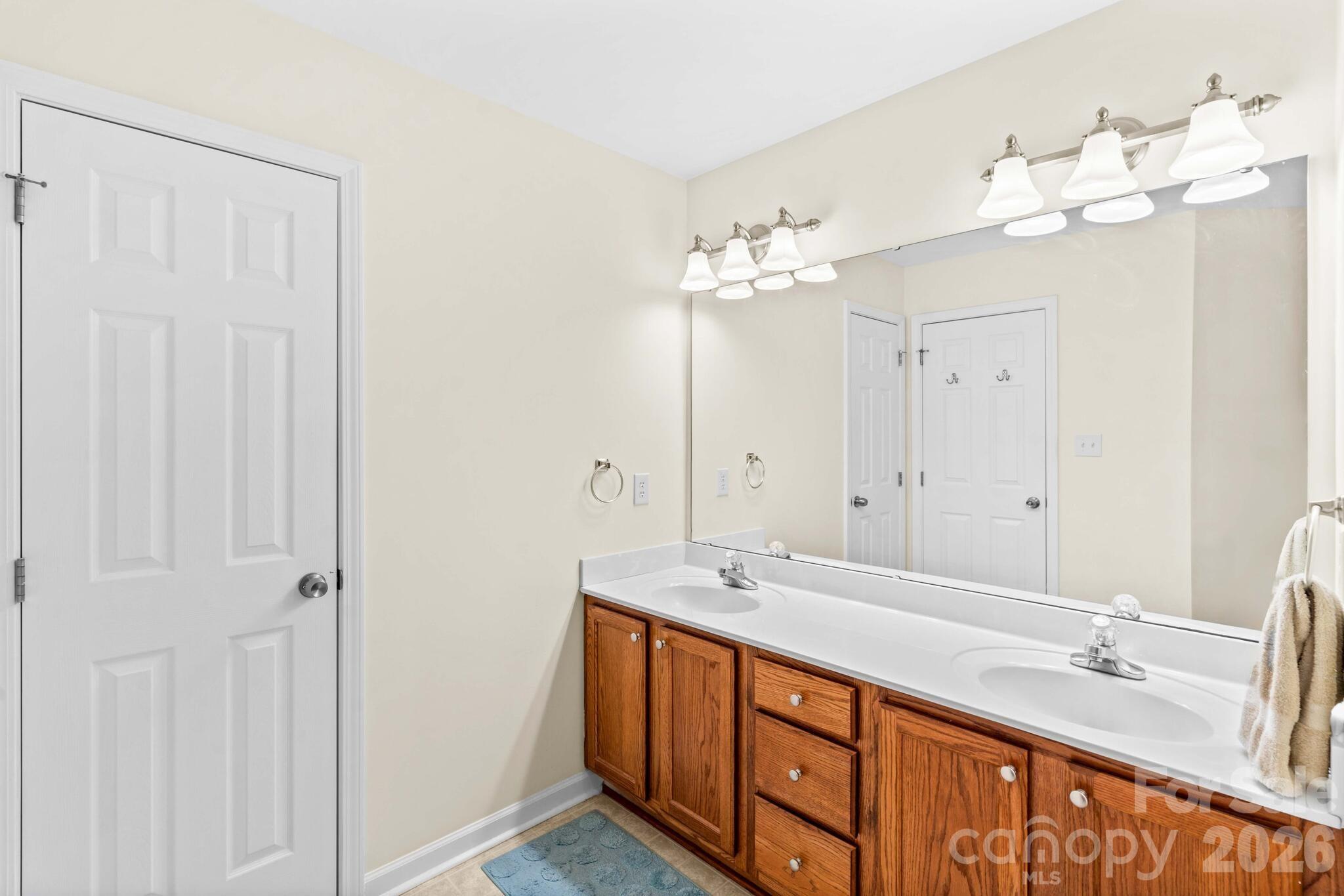 219 19th Avenue SE — Hickory