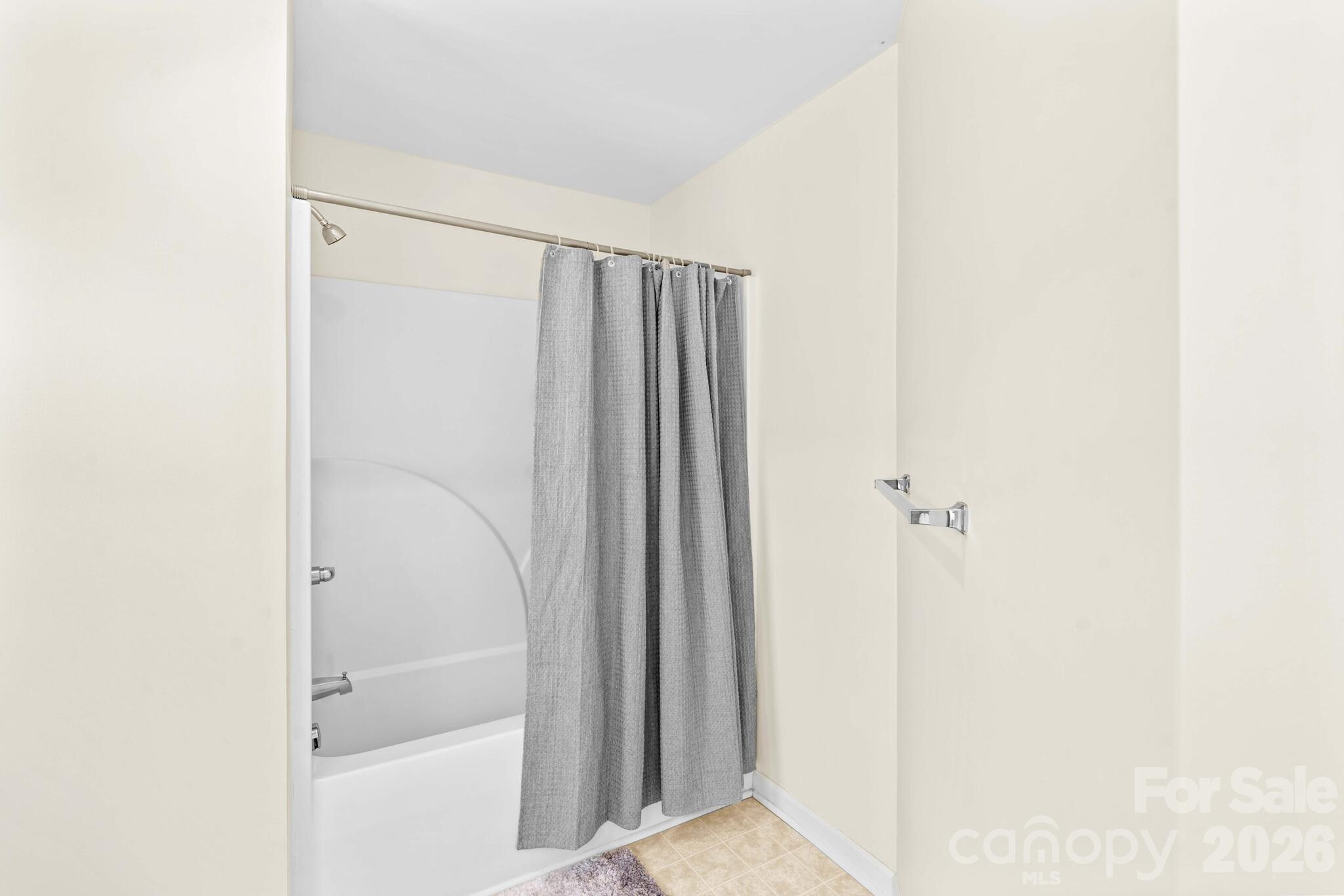 219 19th Avenue SE — Hickory