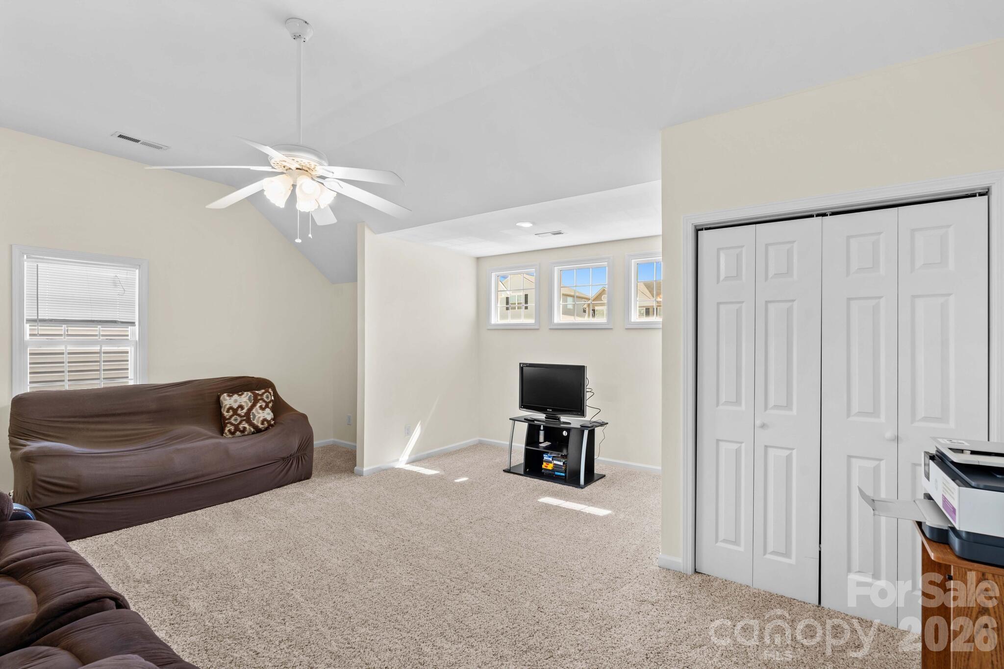 219 19th Avenue SE — Hickory
