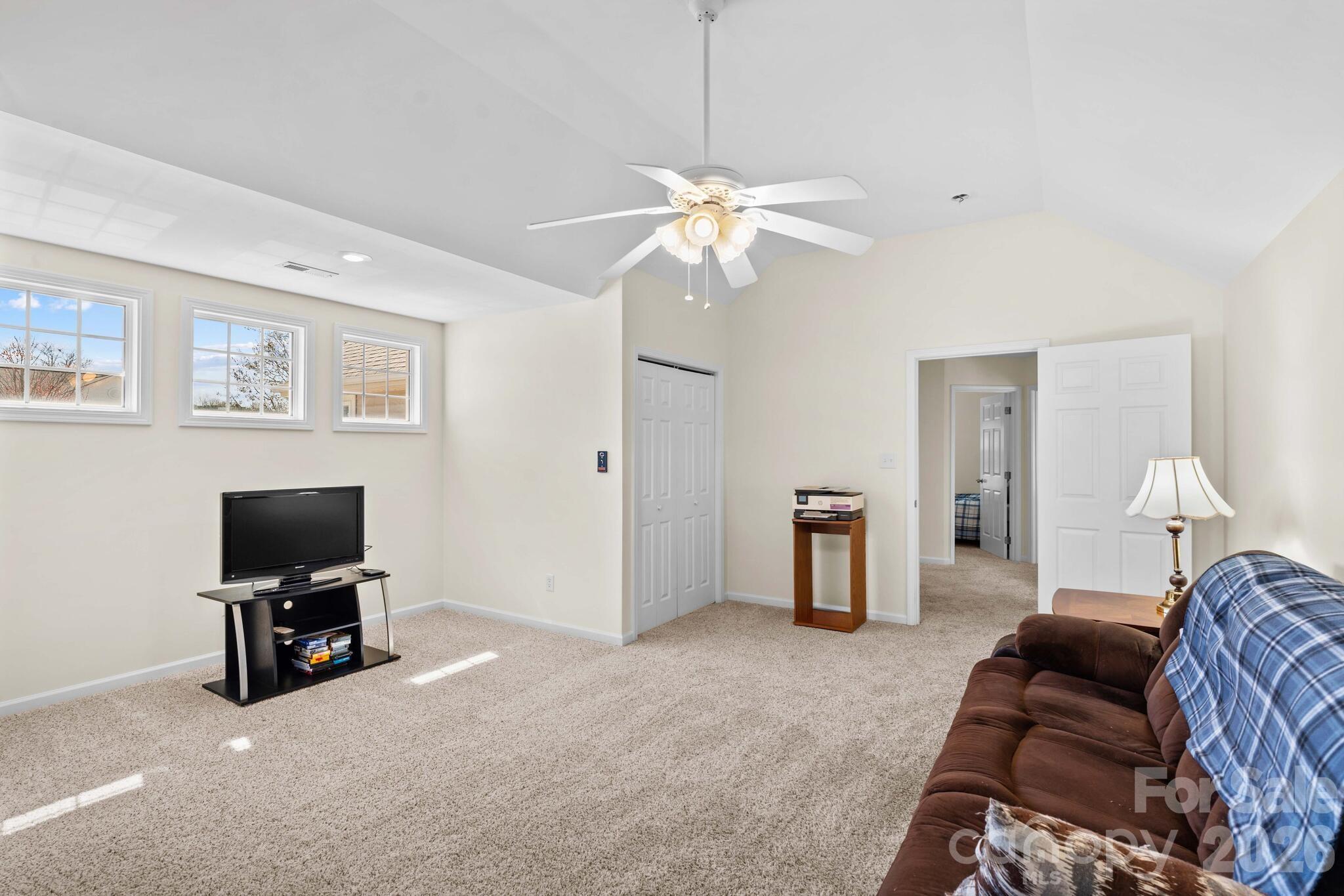 219 19th Avenue SE — Hickory