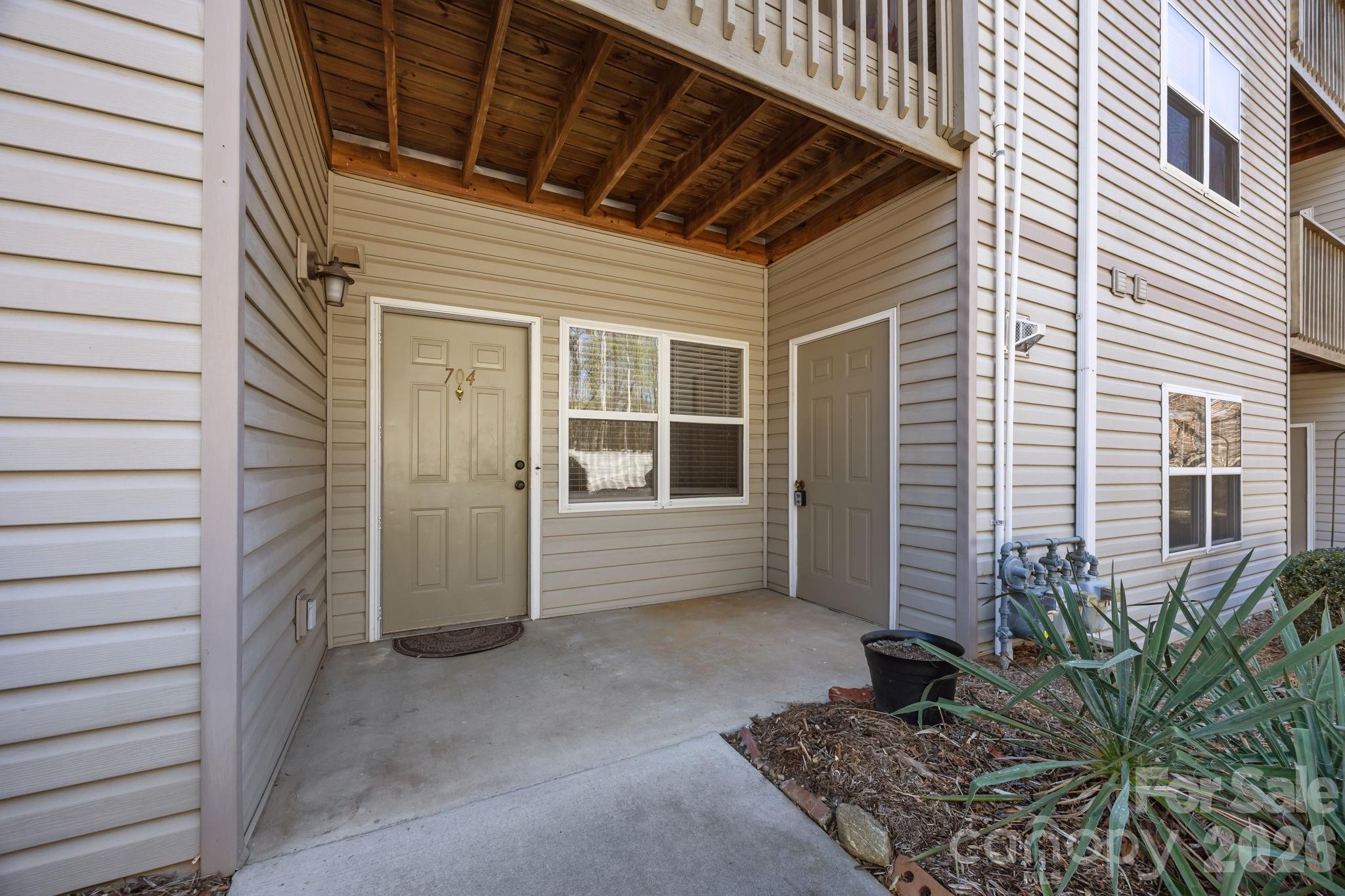 704 Carlyle Way — Asheville