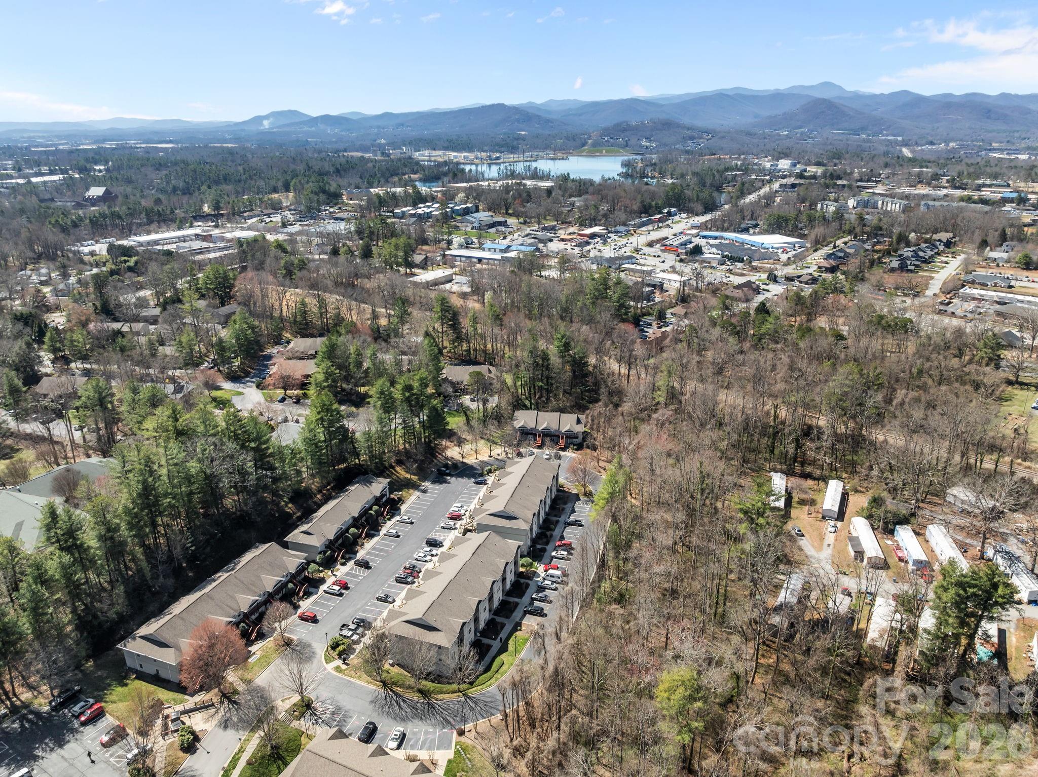704 Carlyle Way — Asheville