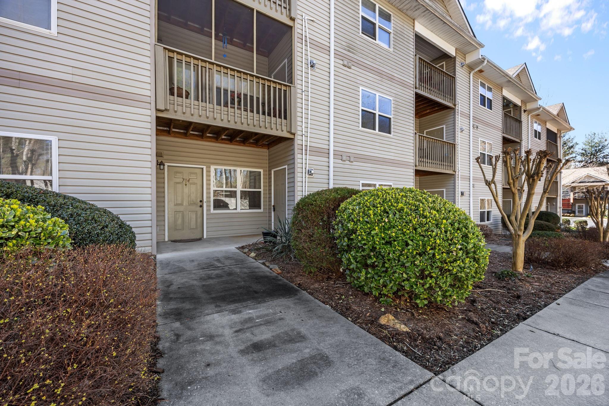 704 Carlyle Way — Asheville