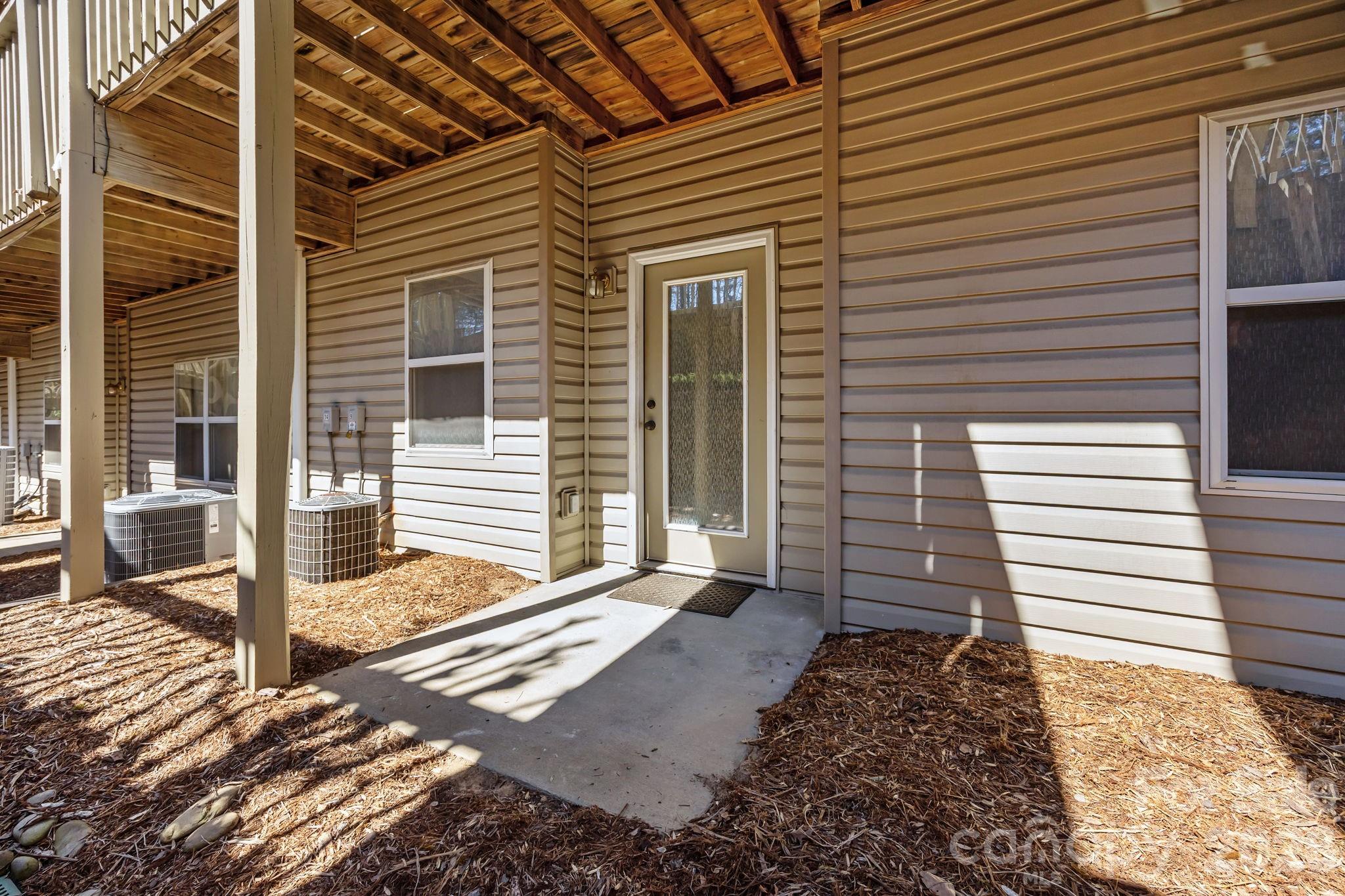 704 Carlyle Way — Asheville