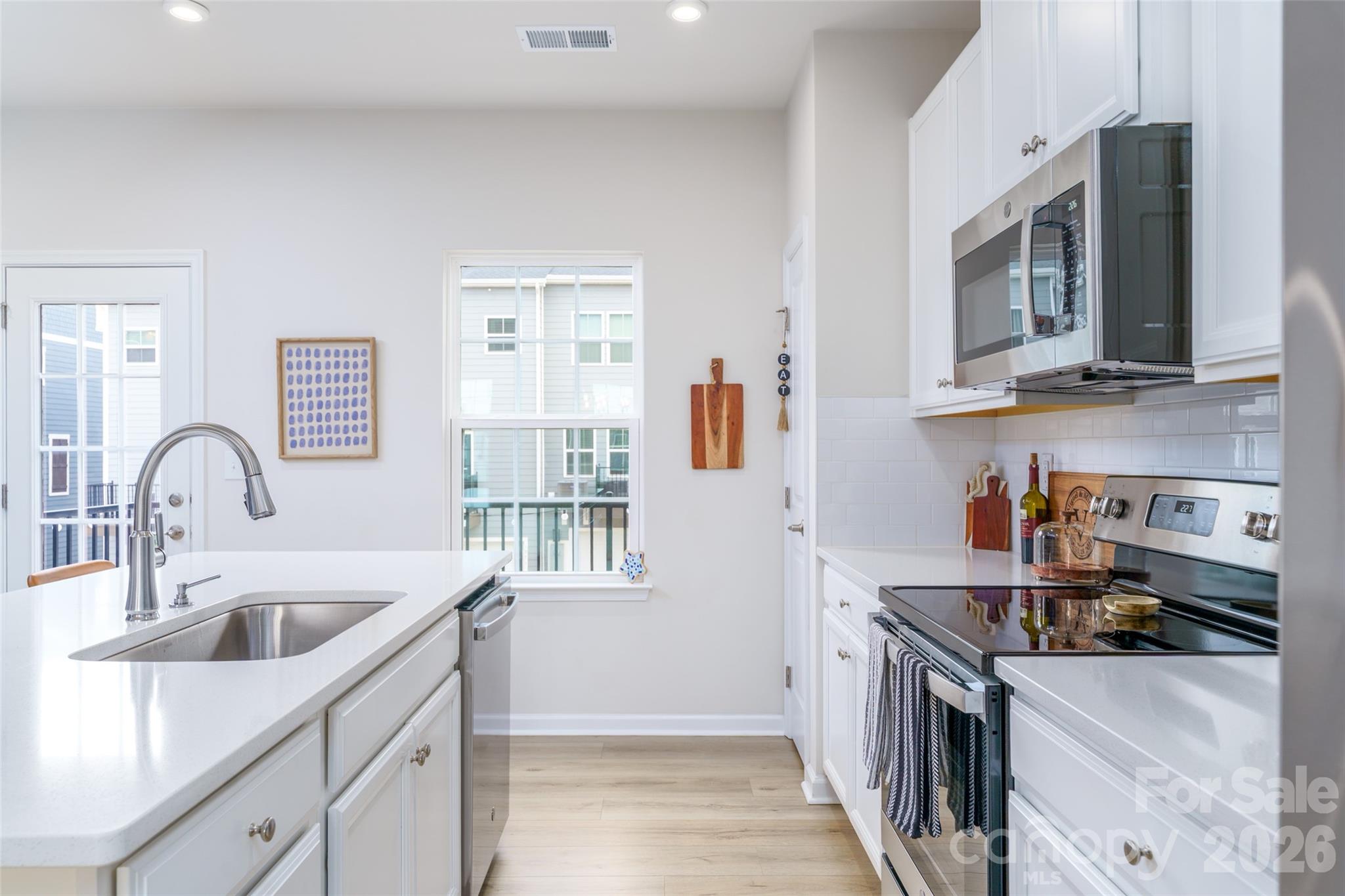 2102 Trout Lily Lane — Matthews