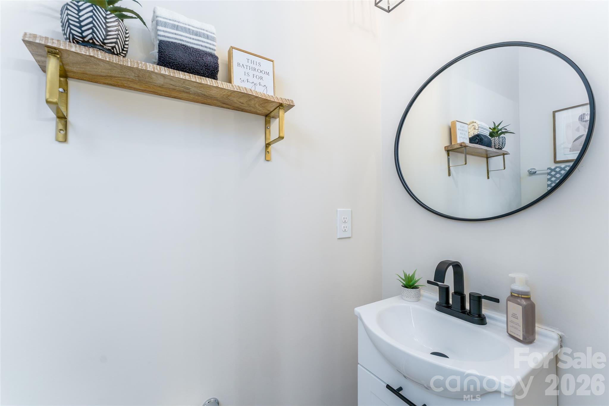 2102 Trout Lily Lane — Matthews