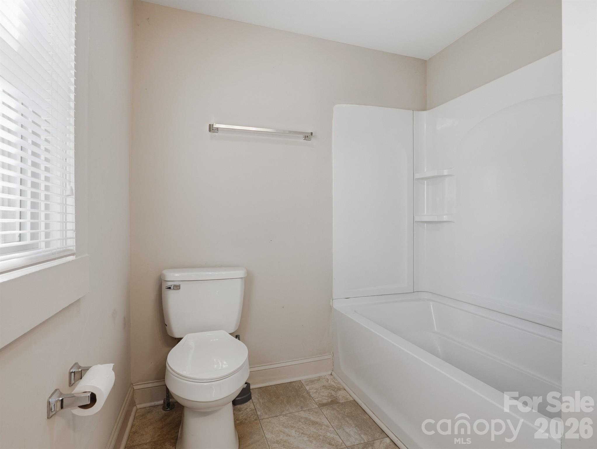 61 27th Street NW — Hickory
