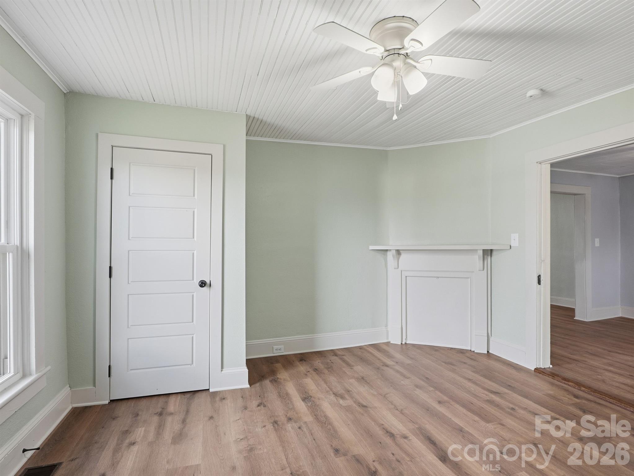 61 27th Street NW — Hickory