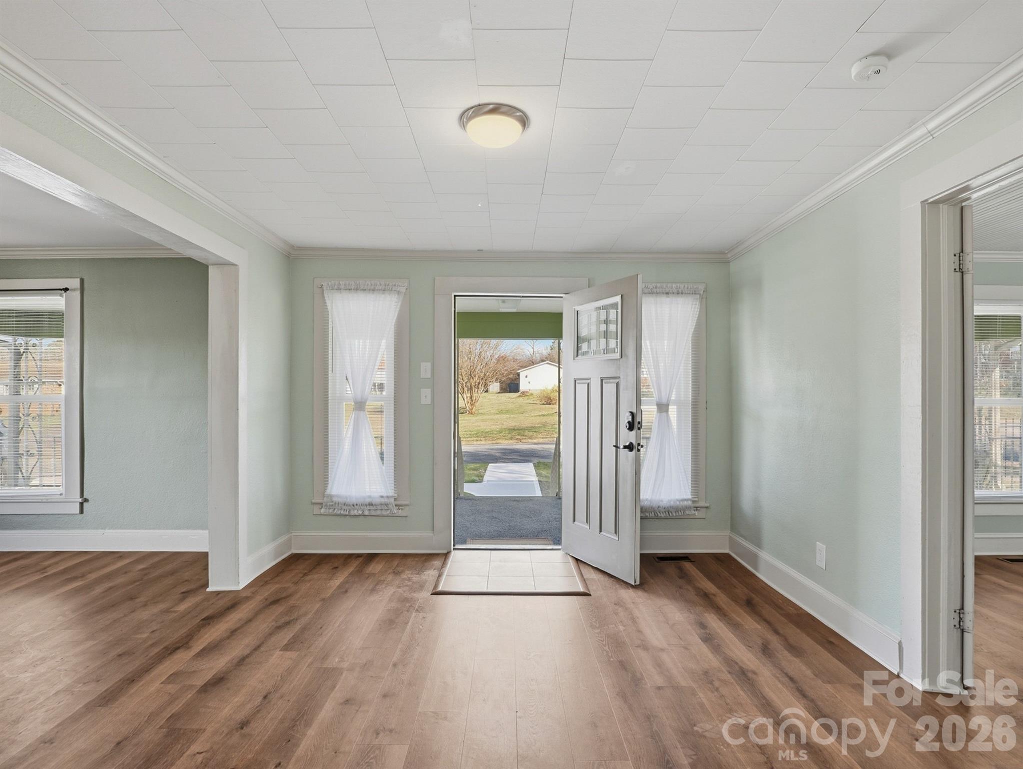 61 27th Street NW — Hickory