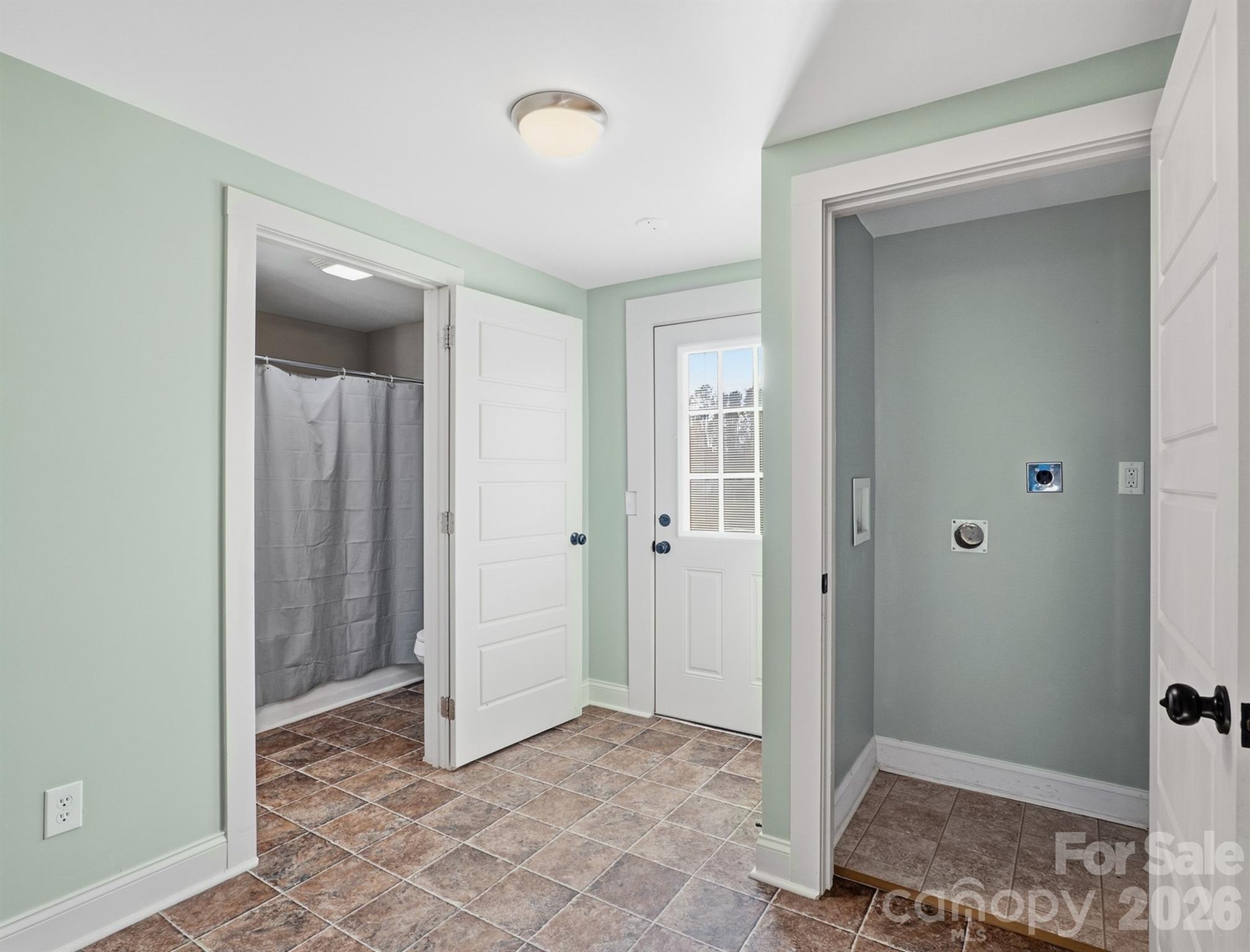 61 27th Street NW — Hickory