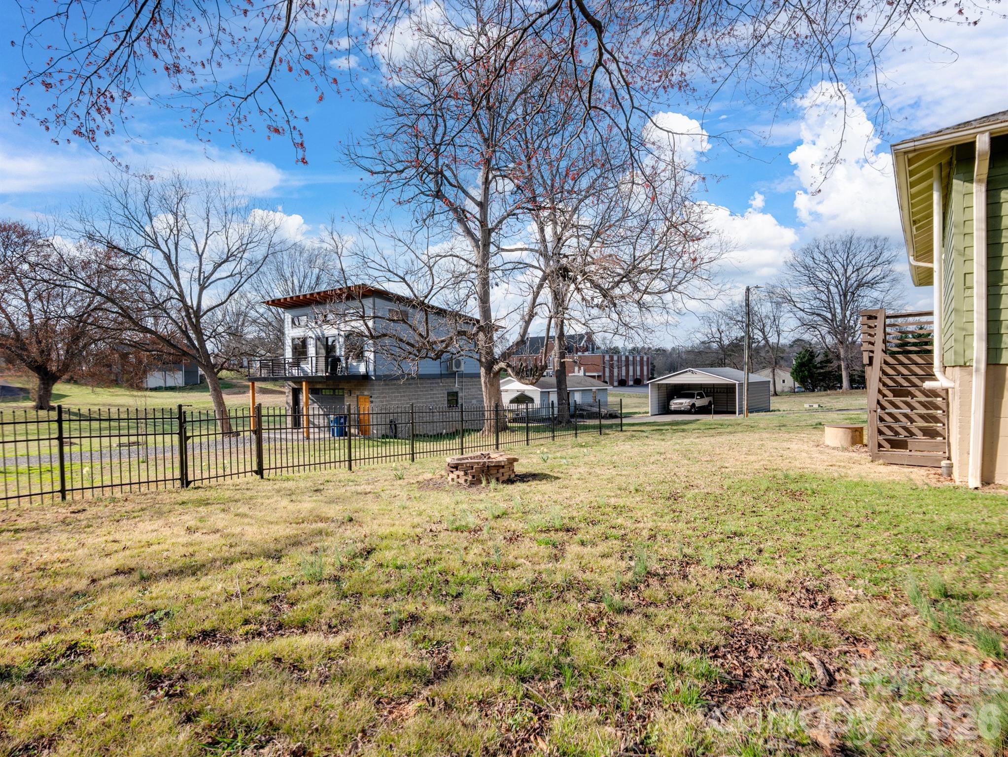 61 27th Street NW — Hickory